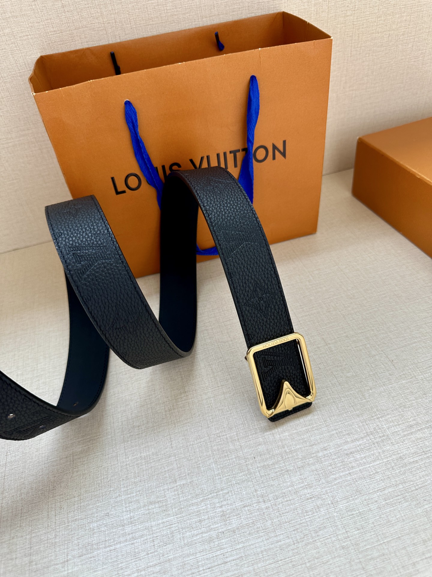 Louis Vuitton Aerogram 3.4" Wide Reversible Leather Belt with Buckle 4 i1758424789770 4735 0 2