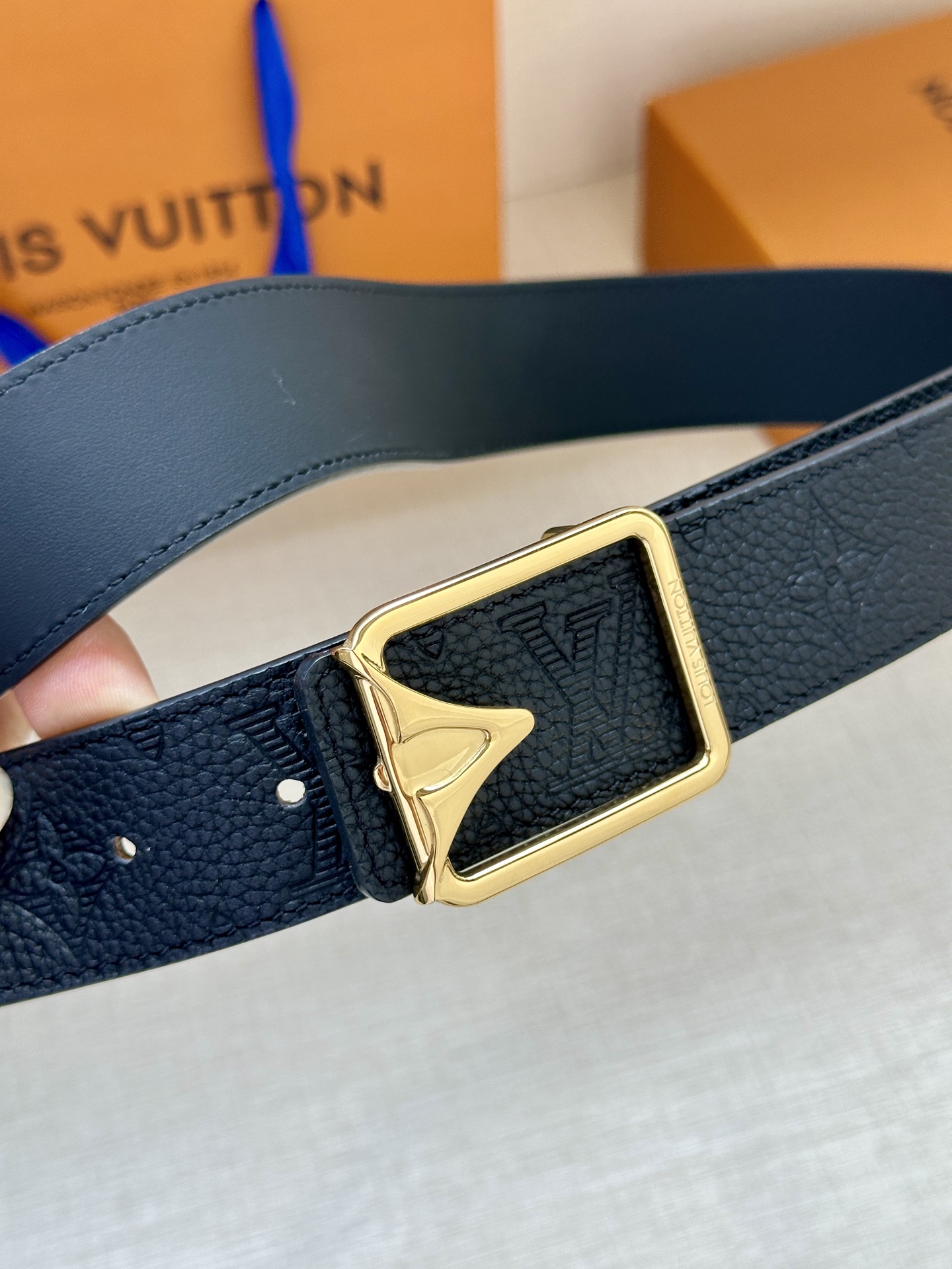Louis Vuitton Aerogram 3.4" Wide Reversible Leather Belt with Buckle 3 i1758424789798 1035 0 1