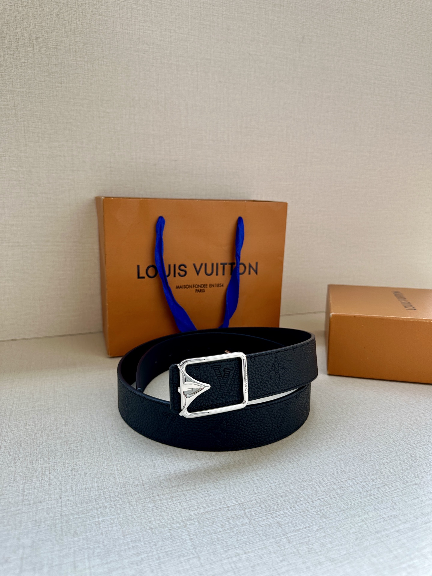 Louis Vuitton Aerogram 3.4" Wide Reversible Leather Belt with Buckle 6 i1758424792698 3639 0 5