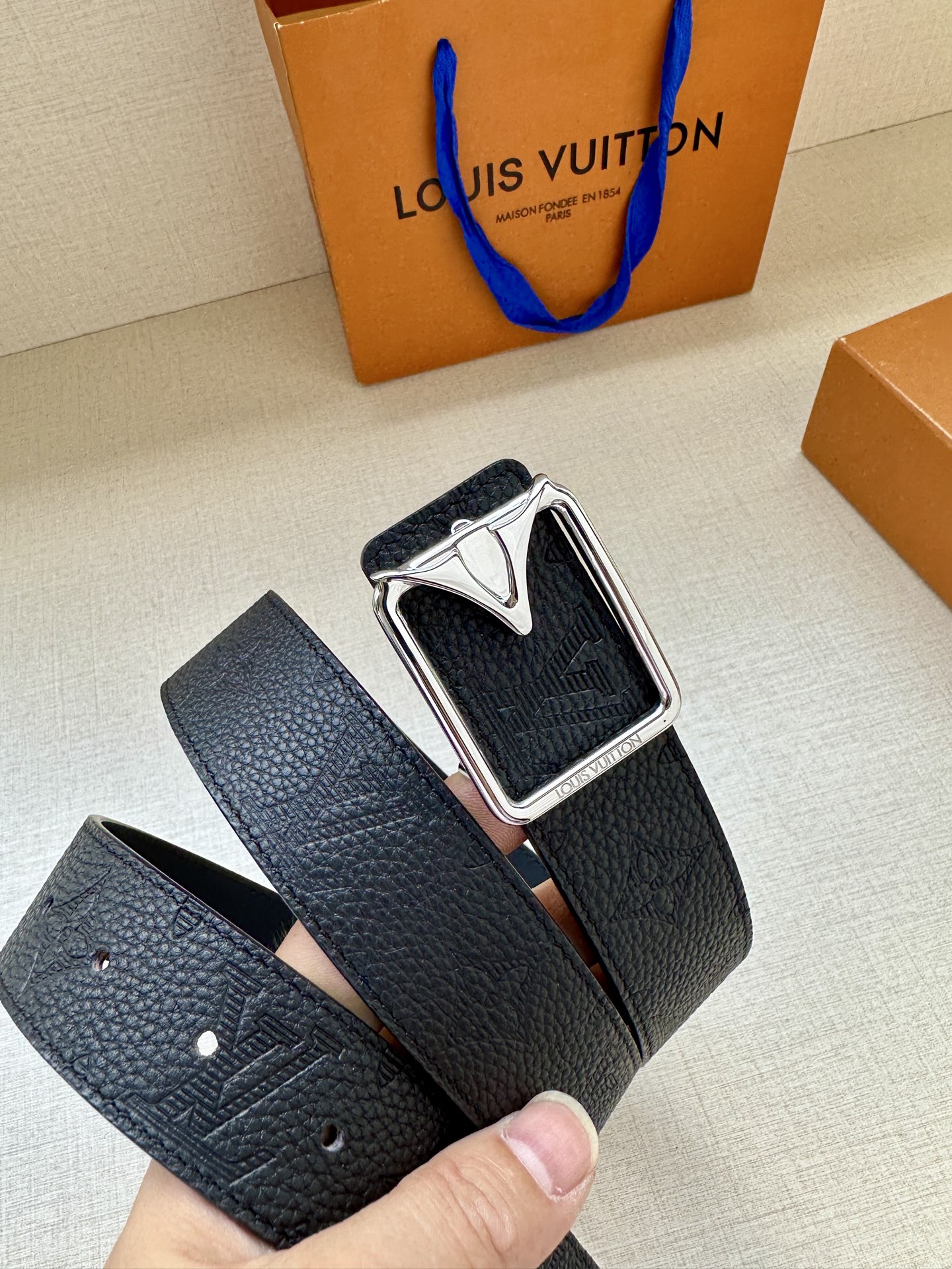 Louis Vuitton Aerogram 3.4" Wide Reversible Leather Belt with Buckle 7 i1758424792768 9476 0 6