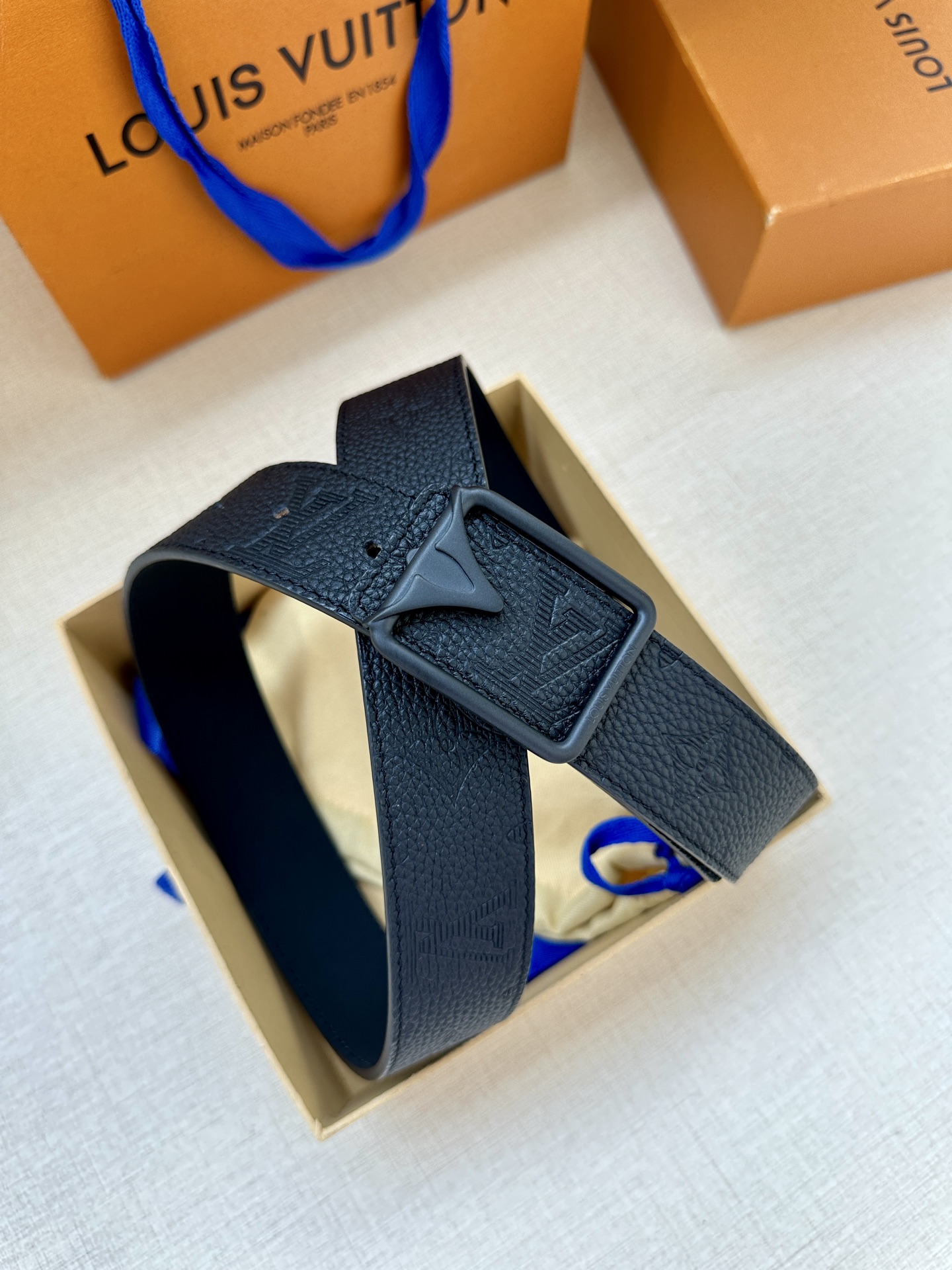 Louis Vuitton Aerogram 3.4" Wide Reversible Leather Belt with Buckle 8 i1758424792770 5750 0 7