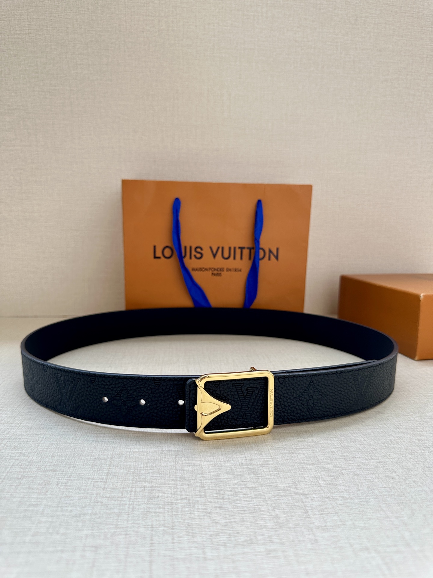 Louis Vuitton Aerogram 3.4" Wide Reversible Leather Belt with Buckle 2 i1758424803951 2300 0 0