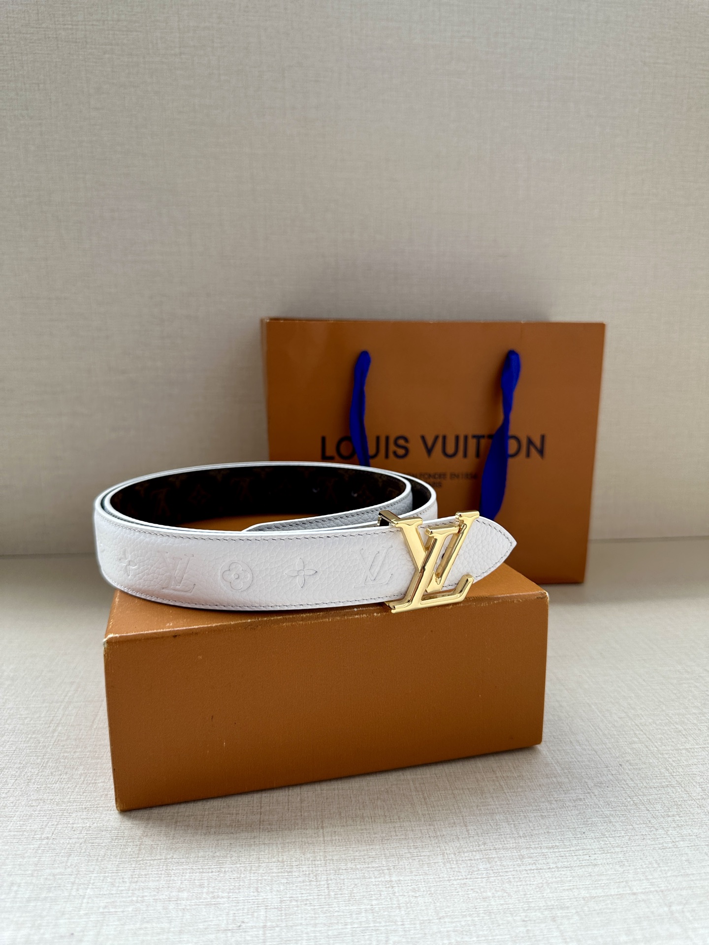 3.0宽LV Flowergram Round 双面腰带以新颖视角解读路易威登经典元素，令圆瓣 Mono