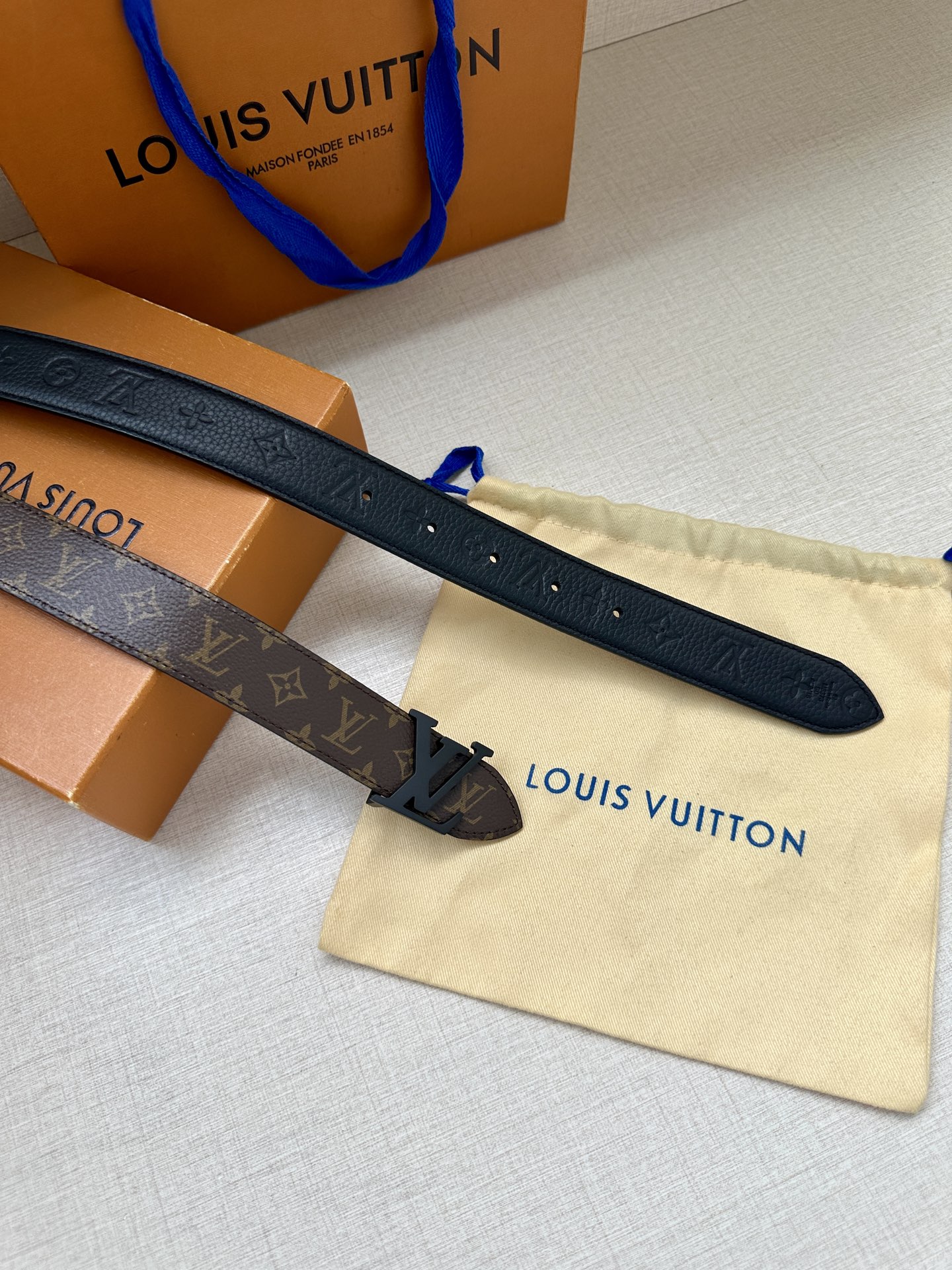 3.0宽LV Flowergram Round 双面腰带以新颖视角解读路易威登经典元素，令圆瓣 Mono