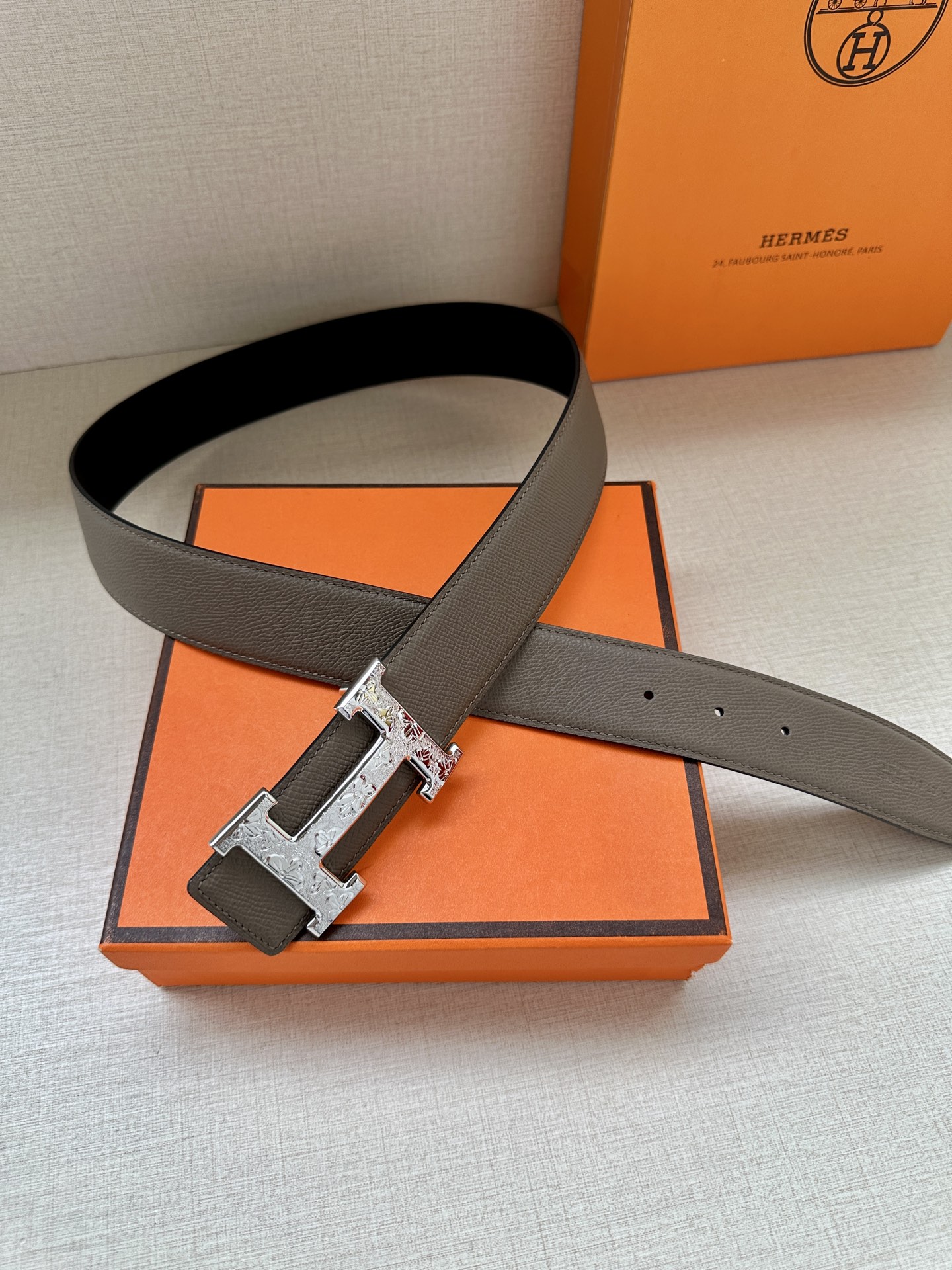 宽度:3.8 爱马仕—-意大利进口头层手掌纹 可用搭配真空电镀雕花纯铜 经典款式，专柜有售，市场顶级品质