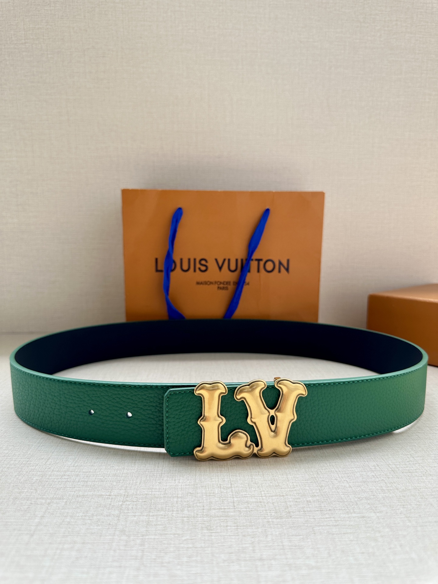 Louis Vuitton 4.0cm宽版皮带 荔枝纹双面可选。古金经典LV扣头 古白标志性设计，尽显大