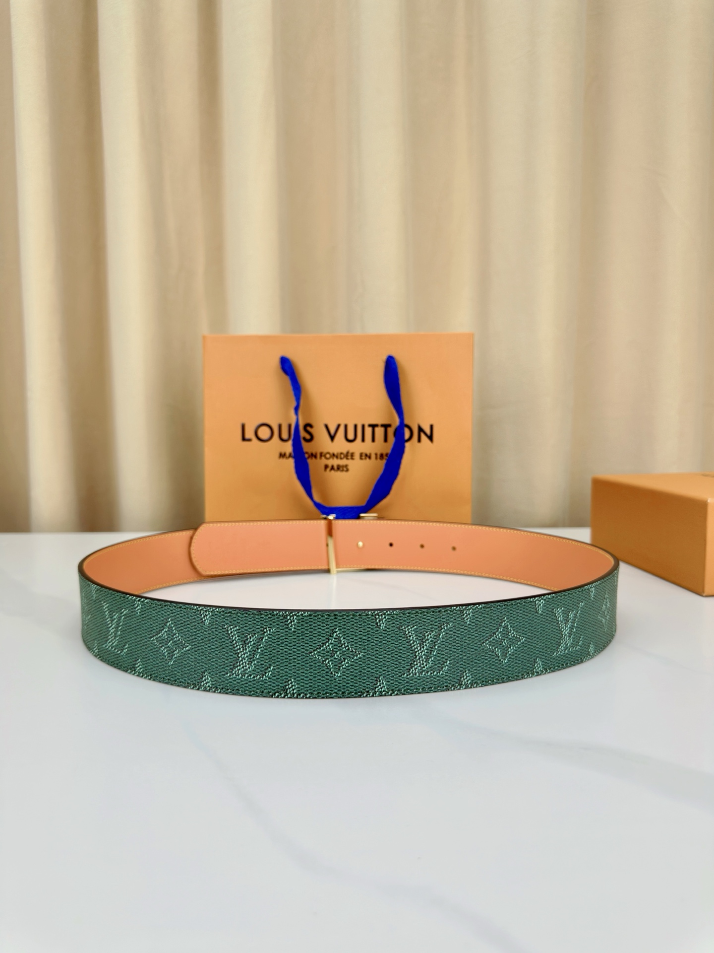 LV 4 0宽版皮带 墨绿色老花涂层帆布 4 0cm宽版设计 金属质感LV扣头 双面可用皮革