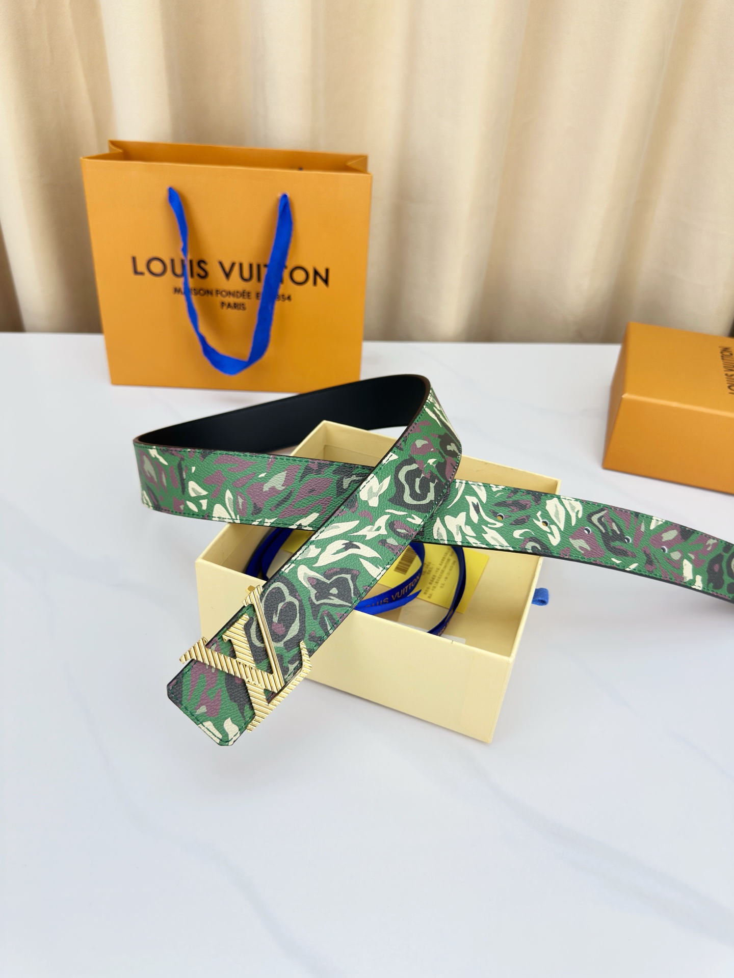 LV 4 0宽精品钢扣皮带 4 0cm宽版设计 绿/灰迷彩涂层帆布 金属质感LV字母钢扣