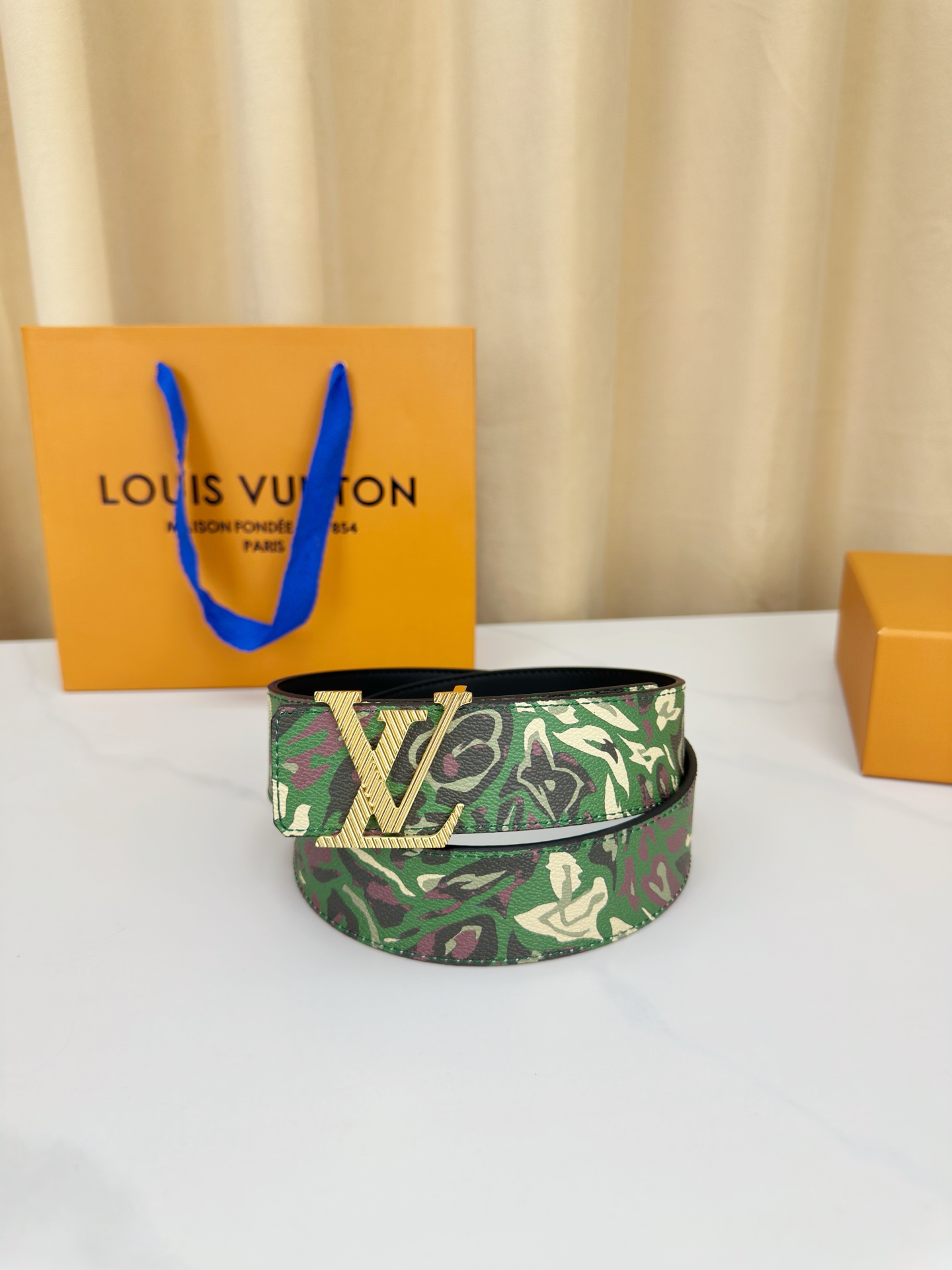 LV 4 0宽精品钢扣皮带 4 0cm宽版设计 绿/灰迷彩涂层帆布 金属质感LV字母钢扣