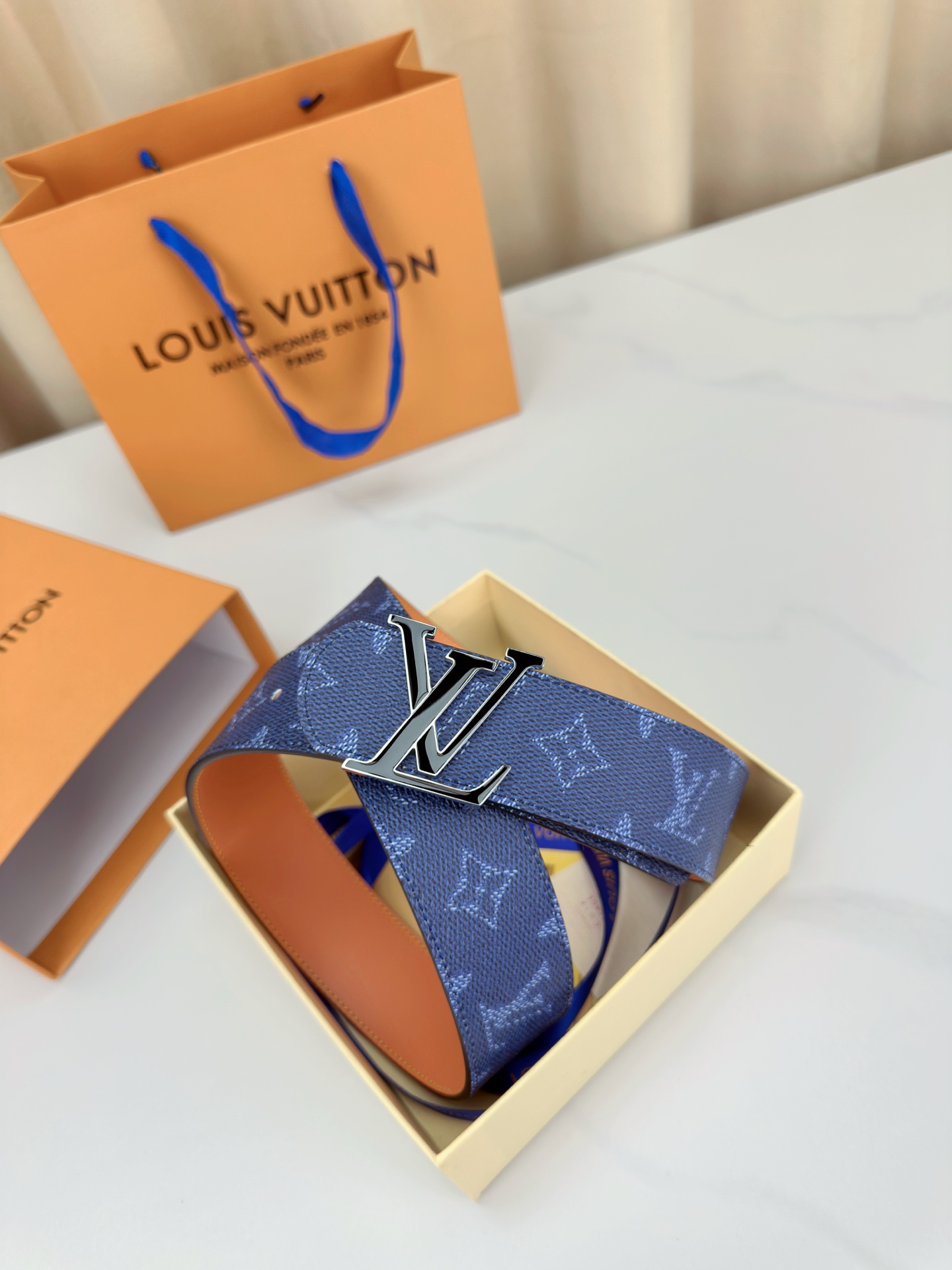 LV 4 0宽钢扣皮带 4 0cm宽版设计 蓝/绿色老花涂层帆布 金属质感LV字母钢扣