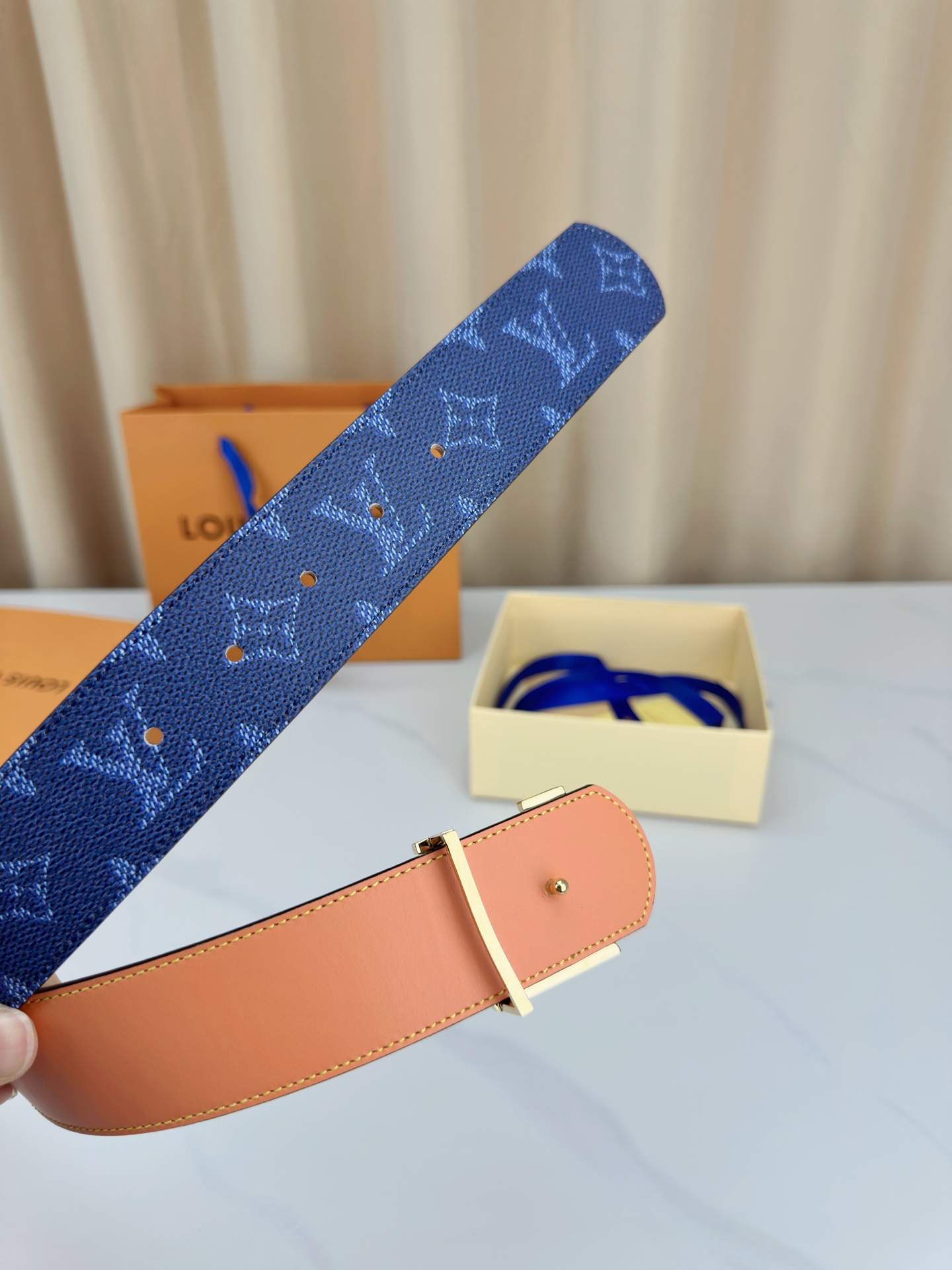 LV 4 0宽钢扣皮带 4 0cm宽版设计 蓝/绿色老花涂层帆布 金属质感LV字母钢扣