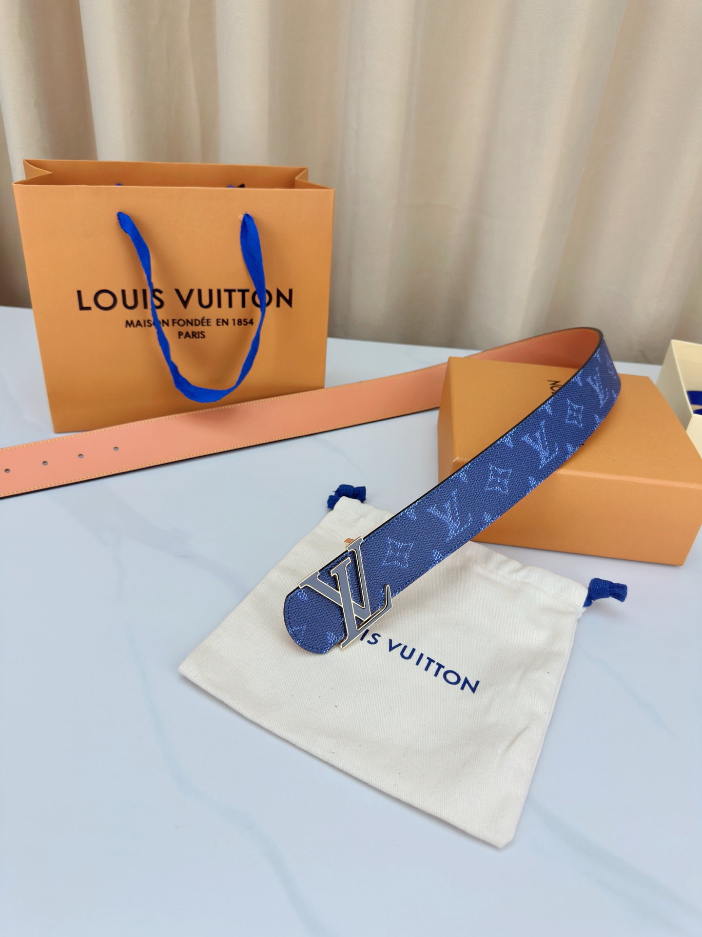 LV 4 0宽钢扣皮带 4 0cm宽版设计 蓝/绿色老花涂层帆布 金属质感LV字母钢扣