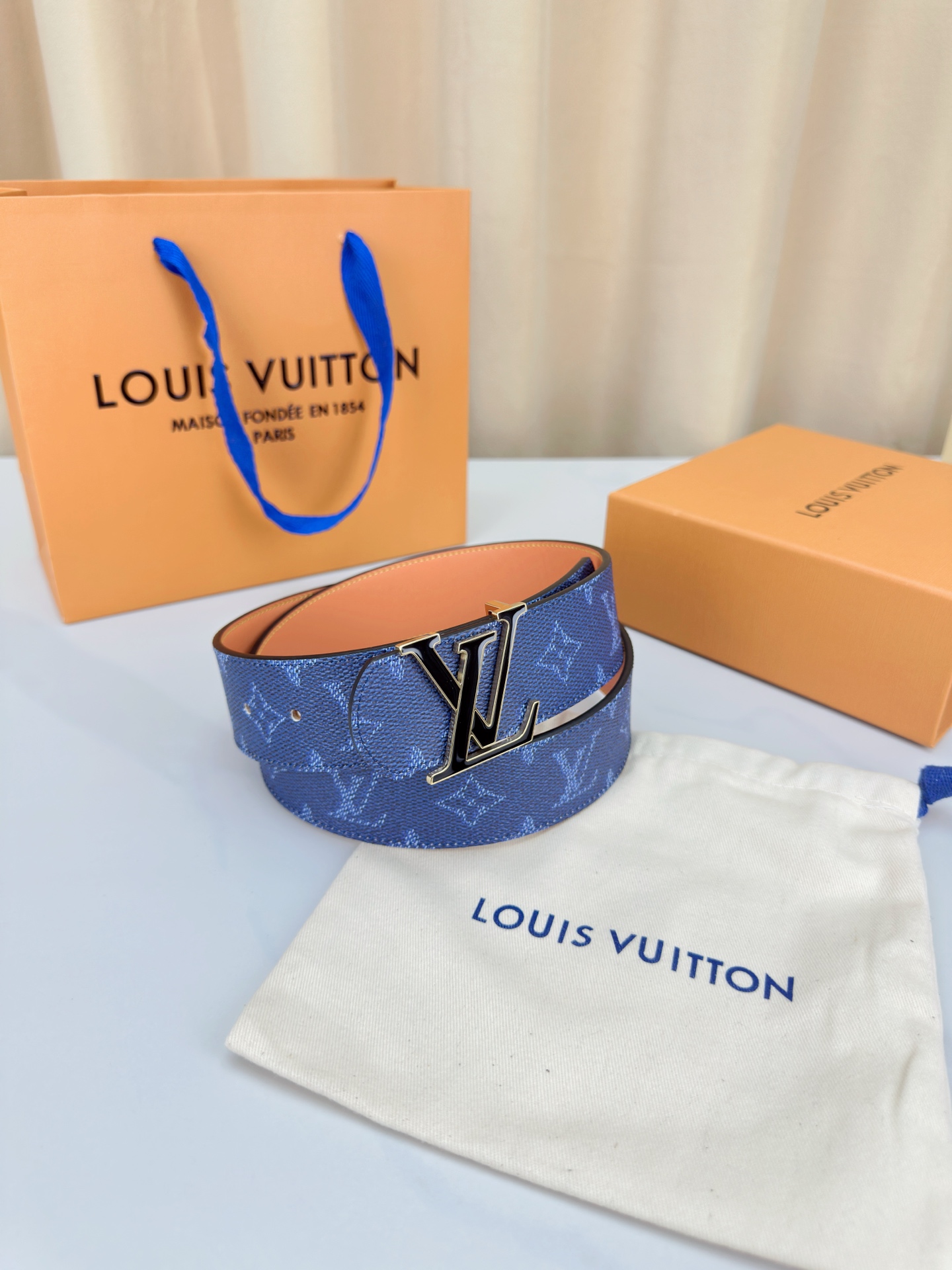 LV 4 0宽钢扣皮带 4 0cm宽版设计 蓝/绿色老花涂层帆布 金属质感LV字母钢扣