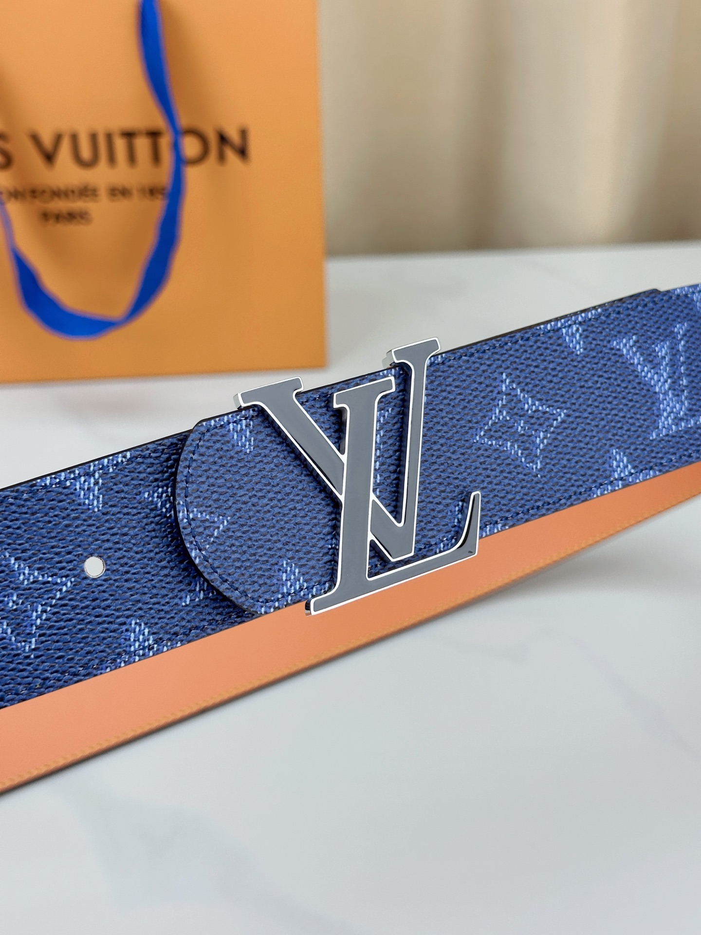 LV 4 0宽钢扣皮带 4 0cm宽版设计 蓝/绿色老花涂层帆布 金属质感LV字母钢扣
