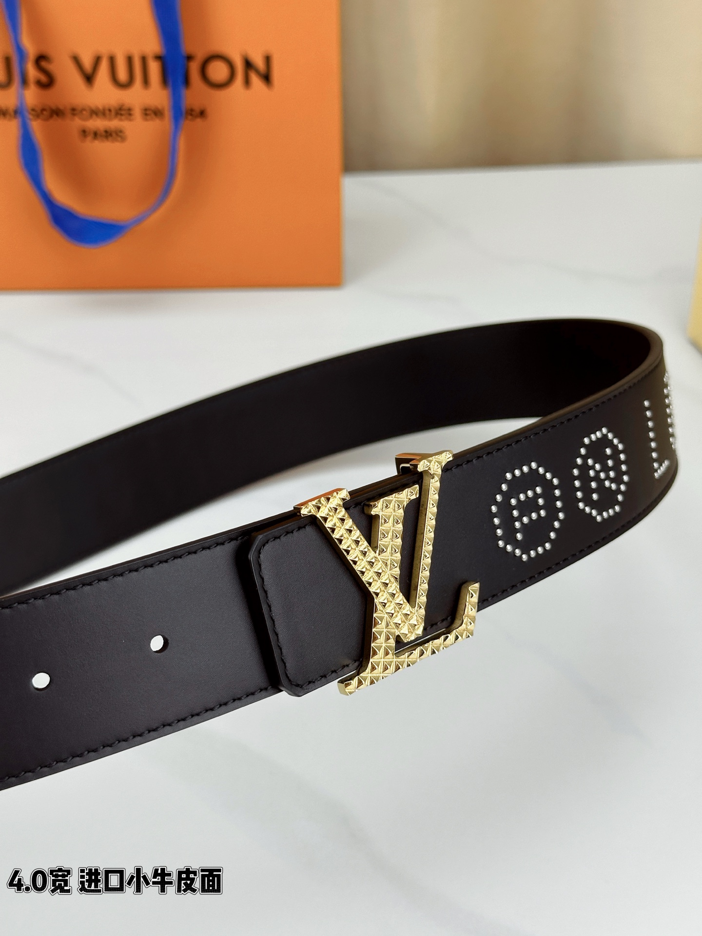 LV 4 0宽进口小牛皮皮带 4 0cm宽版设计 甄选进口小牛皮 金属质感LV字母钢扣