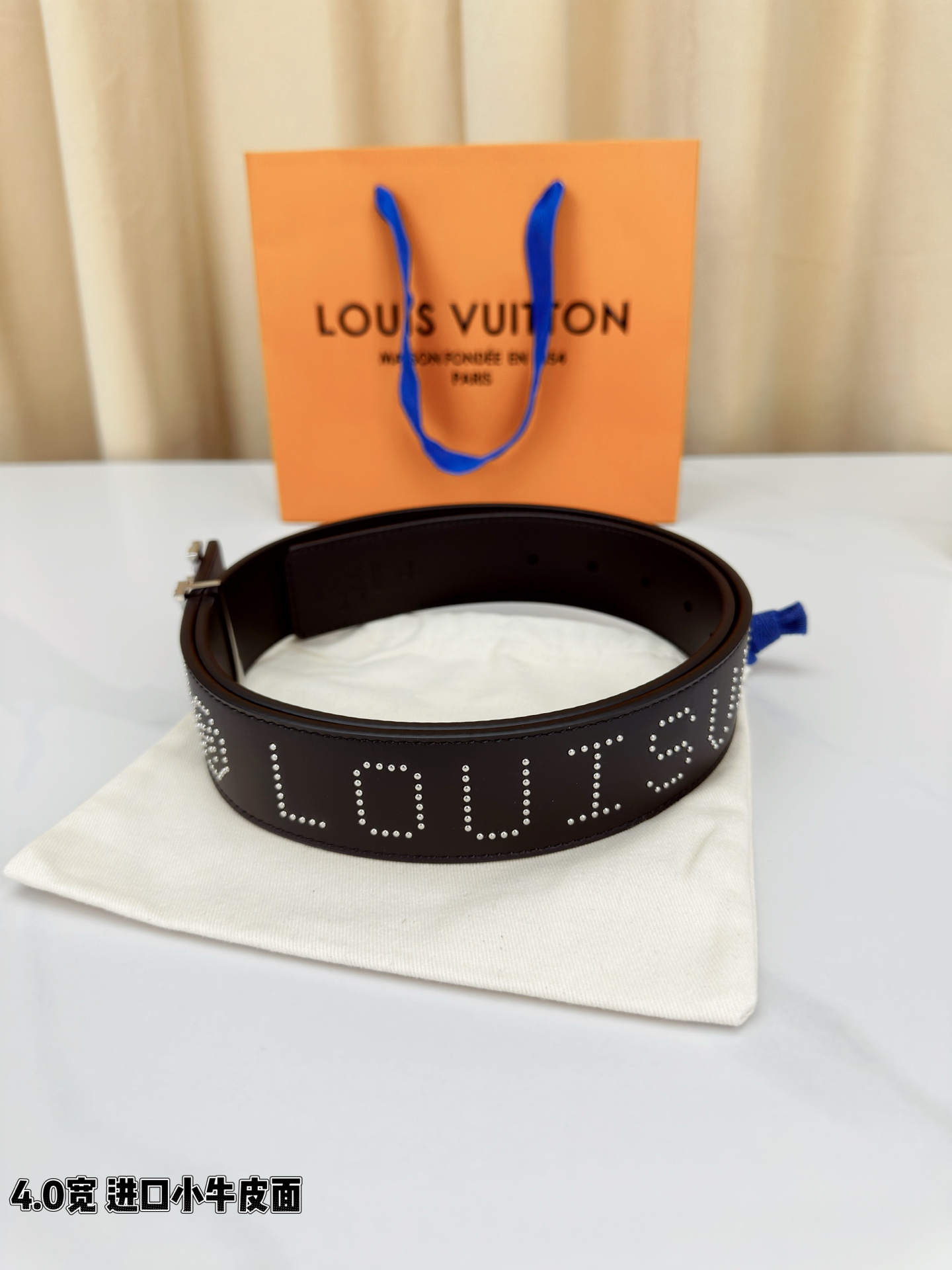 LV 4 0宽进口小牛皮皮带 4 0cm宽版设计 甄选进口小牛皮 金属质感LV字母钢扣