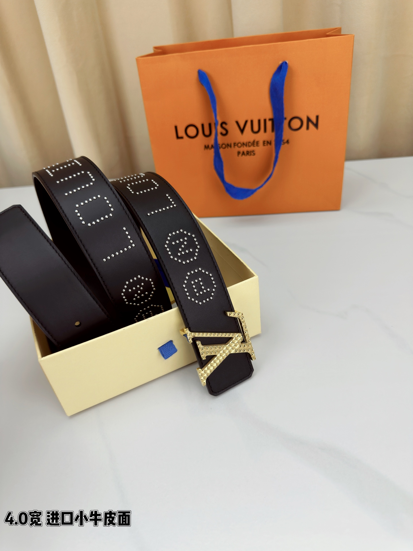 LV 4 0宽进口小牛皮皮带 4 0cm宽版设计 甄选进口小牛皮 金属质感LV字母钢扣