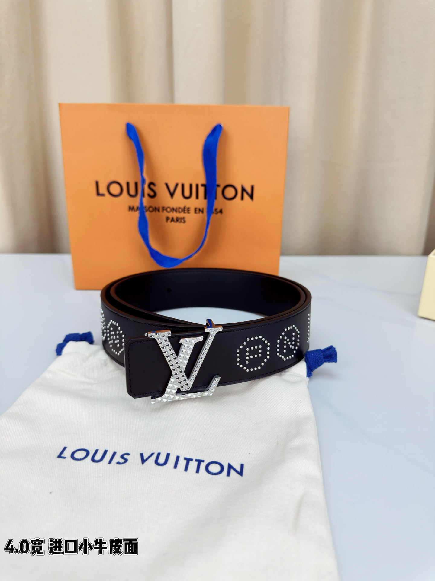 LV 4 0宽进口小牛皮皮带 4 0cm宽版设计 甄选进口小牛皮 金属质感LV字母钢扣