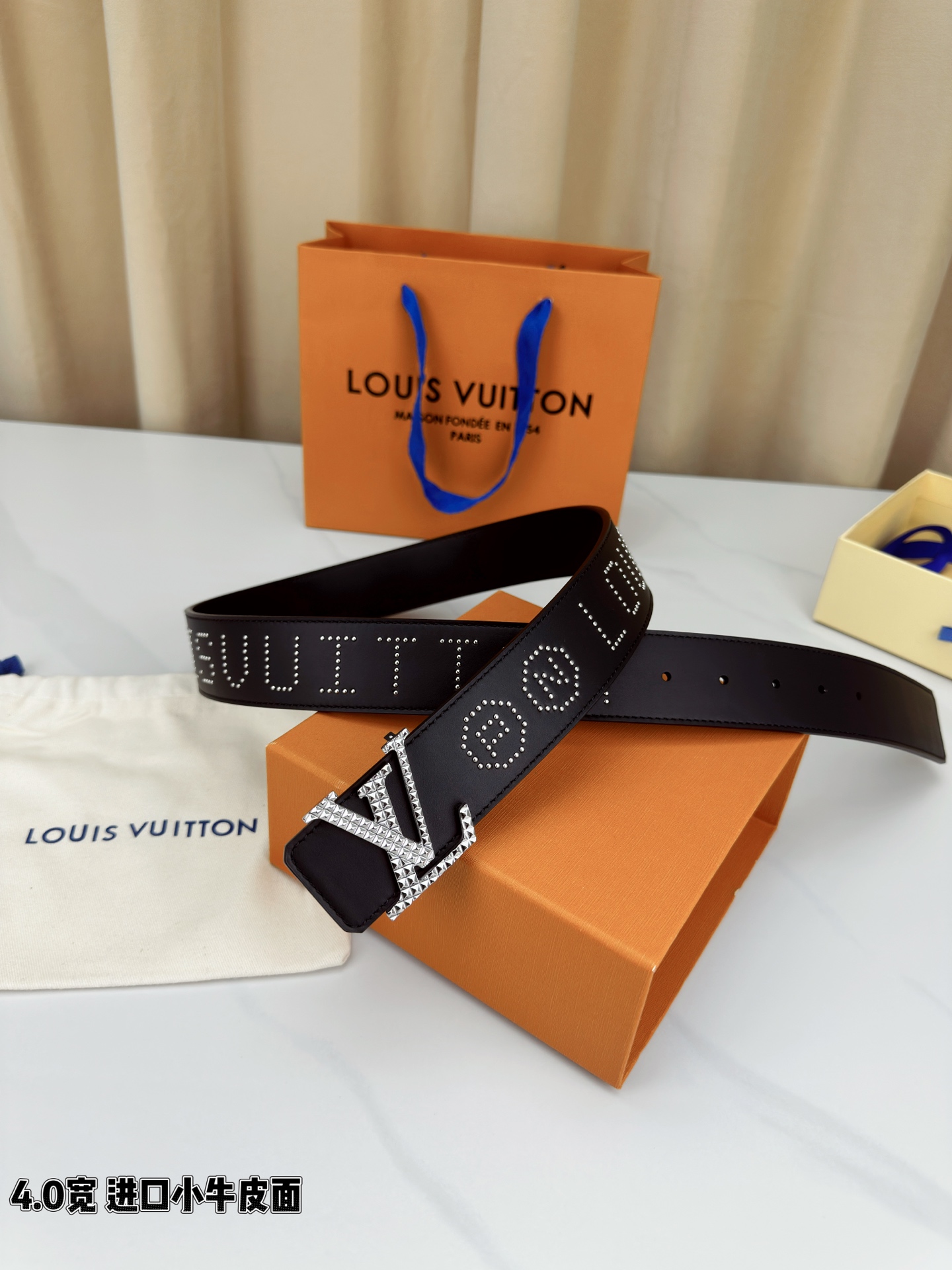 LV 4 0宽进口小牛皮皮带 4 0cm宽版设计 甄选进口小牛皮 金属质感LV字母钢扣