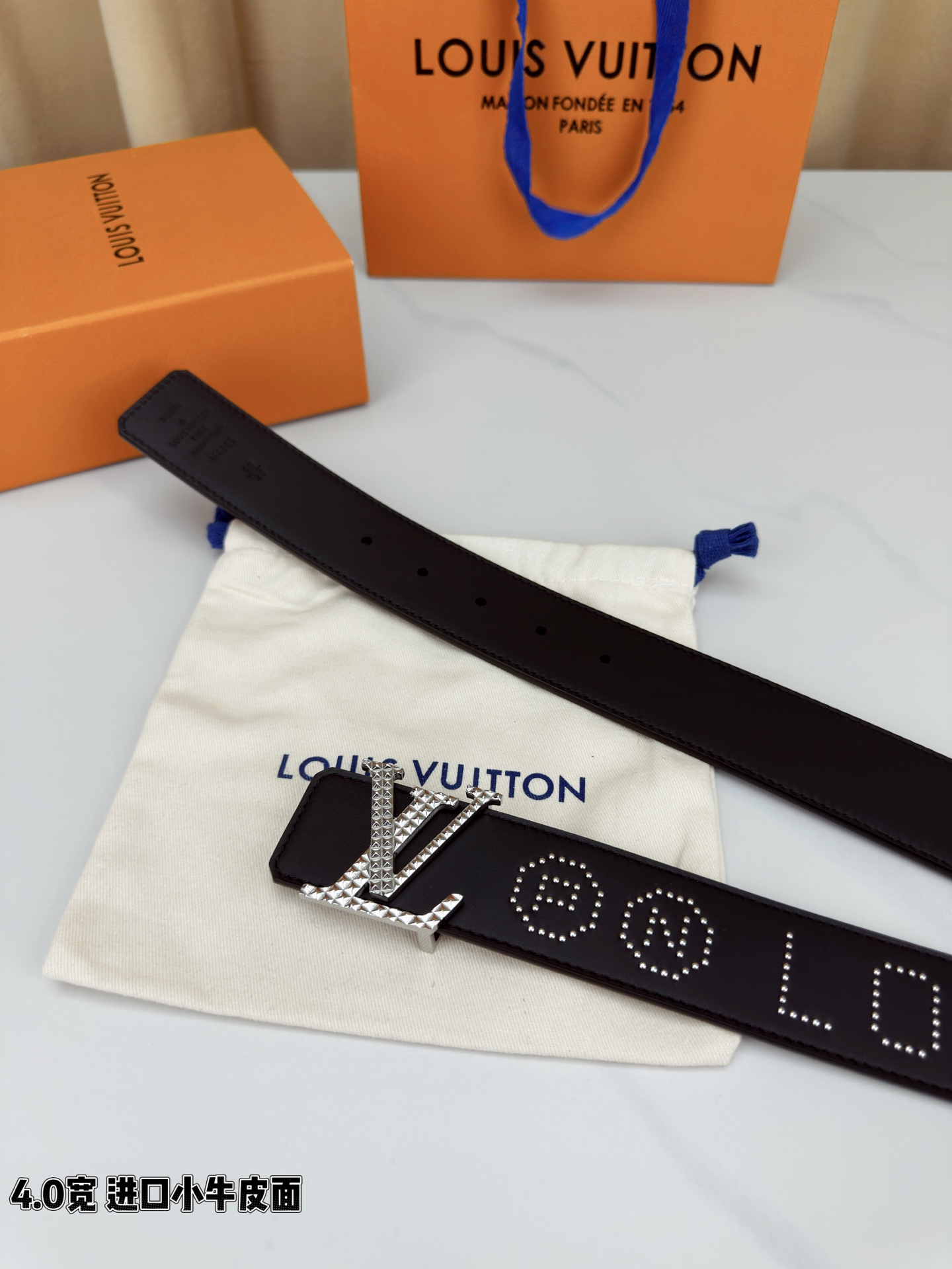LV 4 0宽进口小牛皮皮带 4 0cm宽版设计 甄选进口小牛皮 金属质感LV字母钢扣