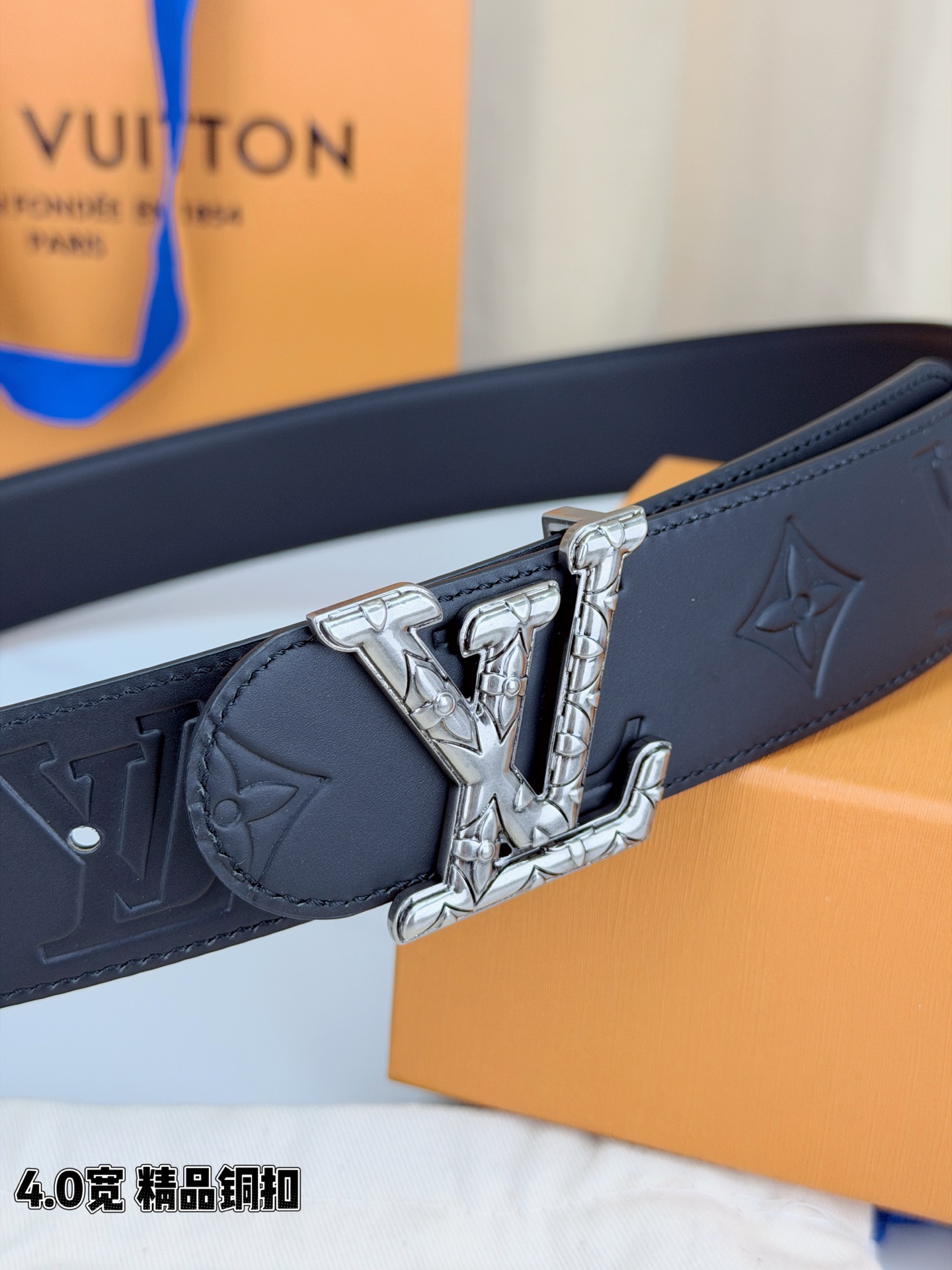 LV 4.0cm铜扣皮带 黑色压纹皮革-Top High Quatity Cheap Sneakers Fashion Clothing Clothes Bags handbags Shoes of all Brand wholesale With The best Quality And Beautiful Price from China Factory Chinese suppliers wholesaler seller LV 4.0cm铜扣皮带 黑色压纹皮革