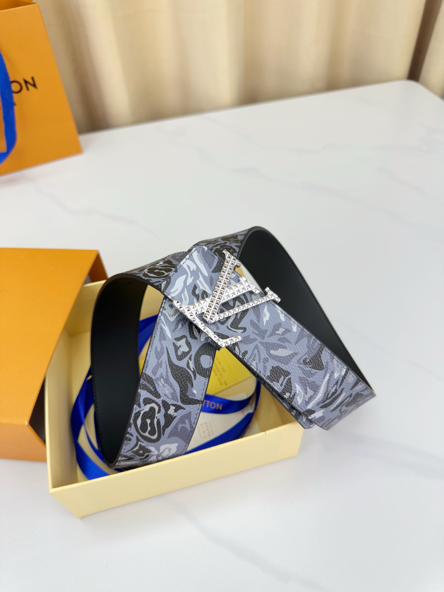 4.0宽精品钢扣皮带 采用立体菱形纹钢扣设计 搭配丛林迷彩与灰调迷彩两款艺术图案皮革-Top High Quatity Cheap Sneakers Fashion Clothing Clothes Bags handbags Shoes of all Brand wholesale With The best Quality And Beautiful Price from China Factory Chinese suppliers wholesaler seller 4.0宽精品钢扣皮带 采用立体菱形纹钢扣设计 搭配丛林迷彩与灰调迷彩两款艺术图案皮革