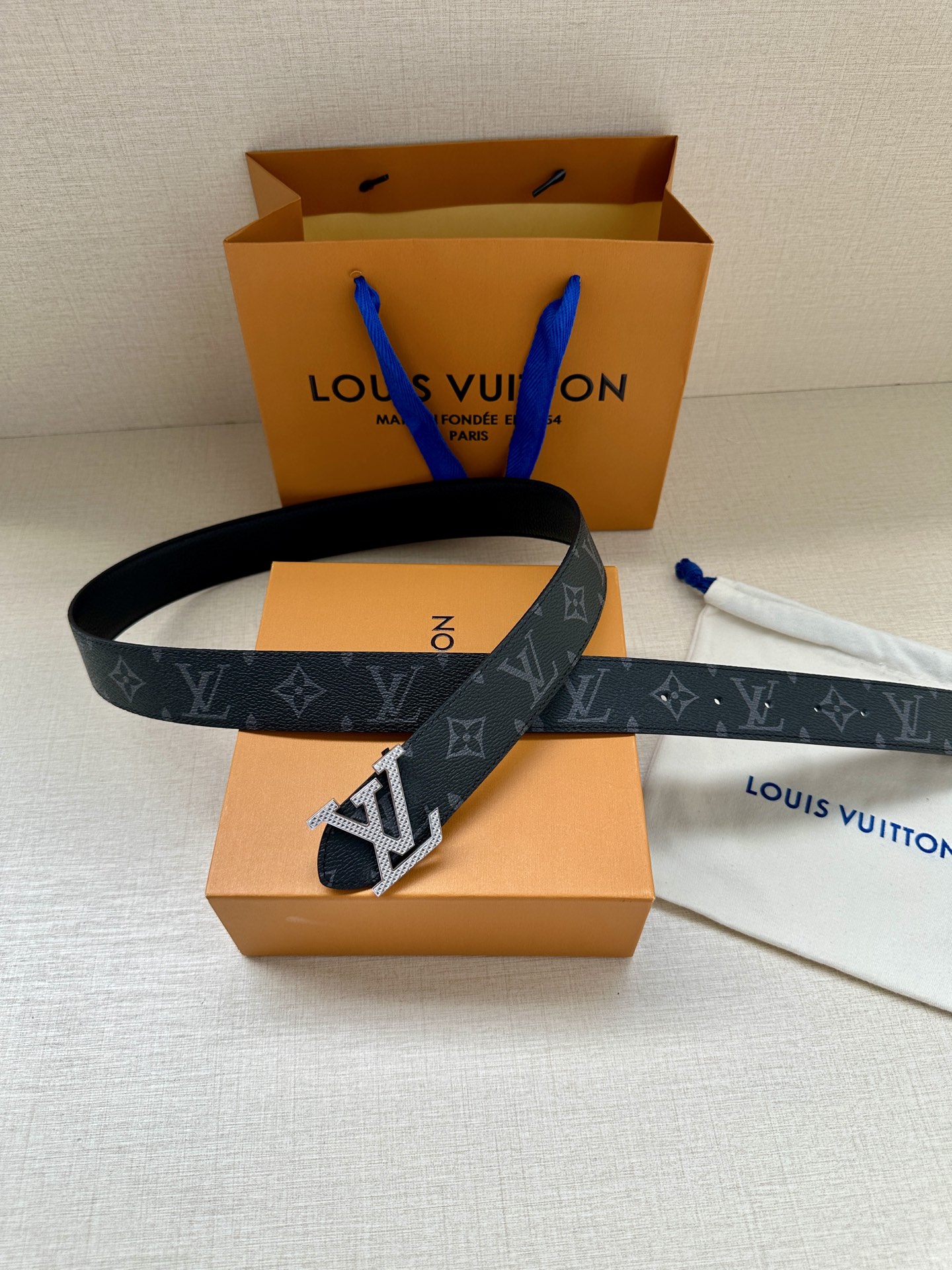 Louis Vuitton经典老花皮带 3.4厘米黄金宽度 搭配精致金属钢扣 尽显优雅格调-Top High Quatity Cheap Sneakers Fashion Clothing Clothes Bags handbags Shoes of all Brand wholesale With The best Quality And Beautiful Price from China Factory Chinese suppliers wholesaler seller Louis Vuitton经典老花皮带 3.4厘米黄金宽度 搭配精致金属钢扣 尽显优雅格调