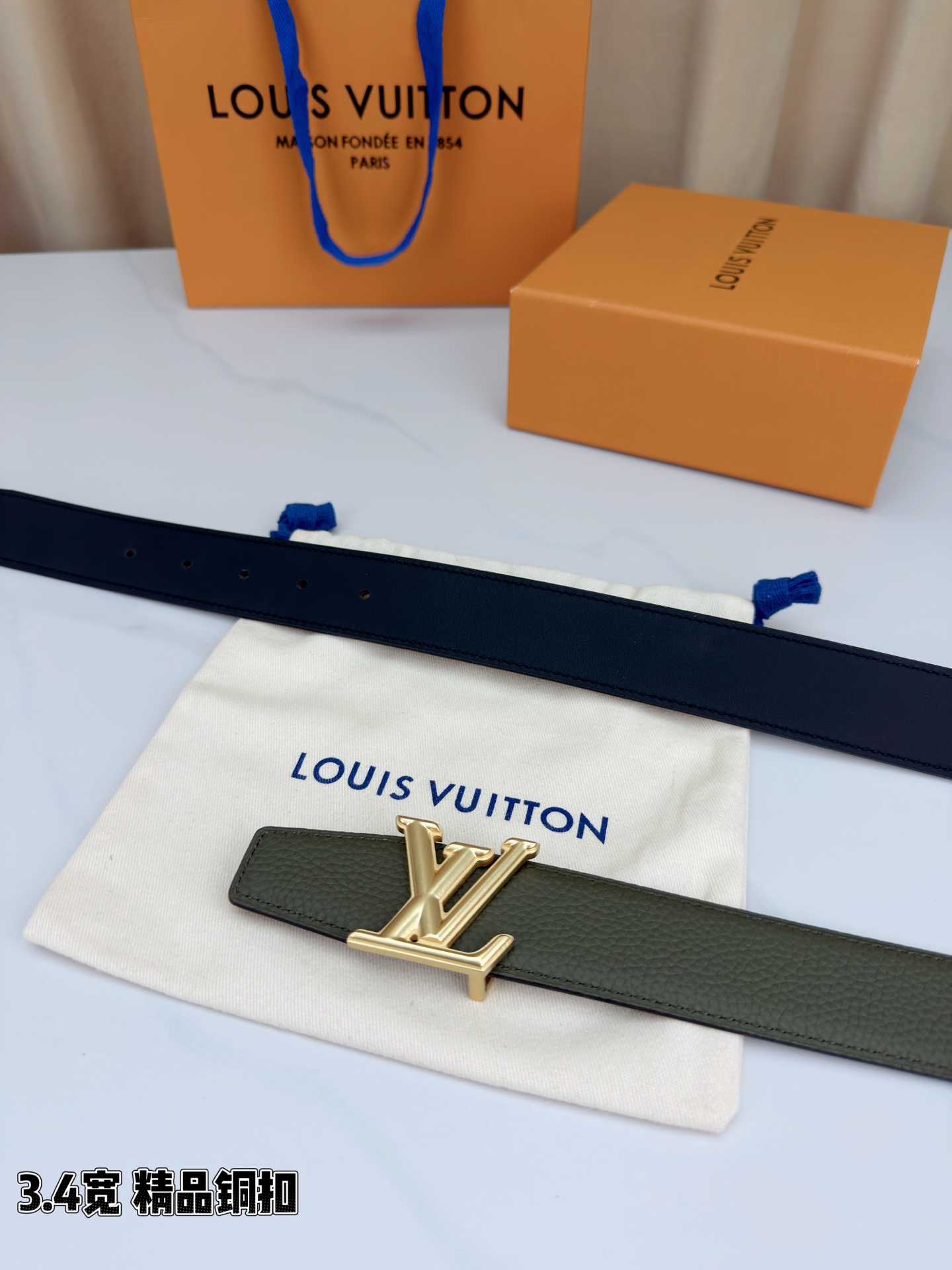 LV荔枝纹铜扣 3.4宽 承匠心。精铜历经锤炼，方显沉稳光泽；压纹镌刻时光，见证经典永恒。系于腰间，不仅