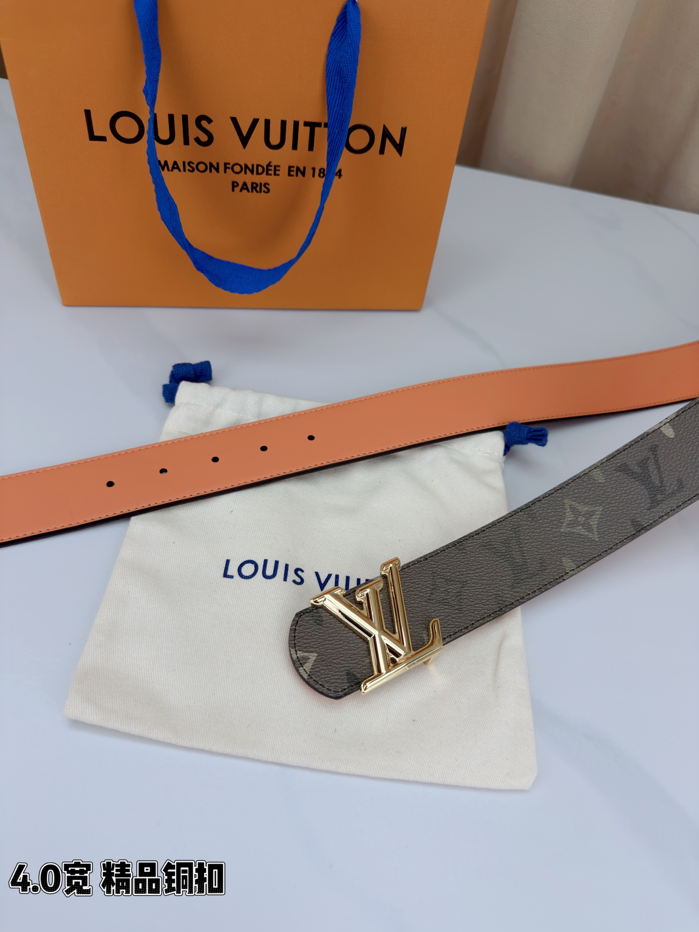 LV 4.0cm宽铜扣老花皮带，经典Monogram老花纹理质感拉满，4.0cm宽幅适配各类裤型，亮面/