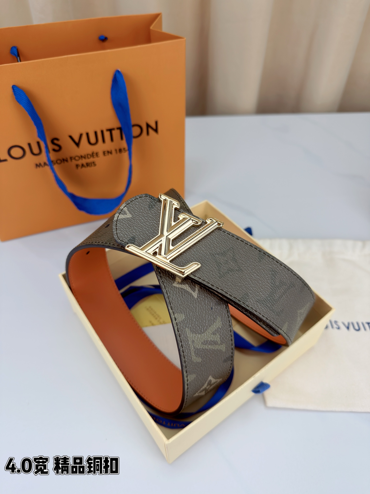 LV 4.0cm宽铜扣老花皮带，经典Monogram老花纹理质感拉满，4.0cm宽幅适配各类裤型，亮面/