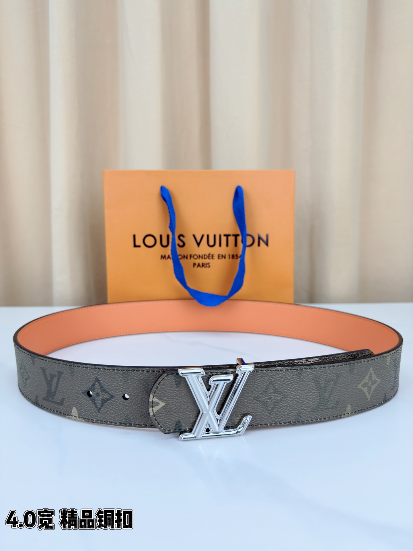 LV 4.0cm宽铜扣老花皮带，经典Monogram老花纹理质感拉满，4.0cm宽幅适配各类裤型，亮面/