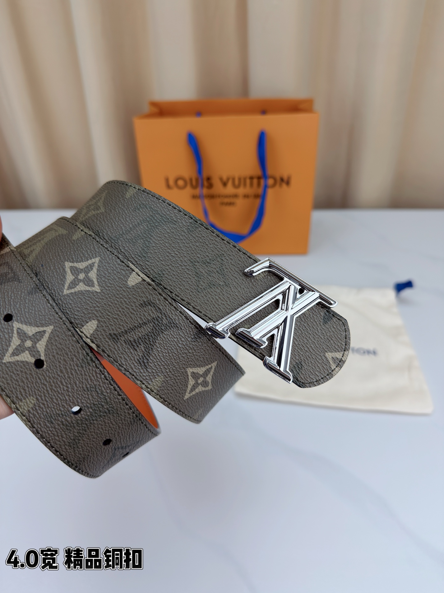 LV 4.0cm宽铜扣老花皮带，经典Monogram老花纹理质感拉满，4.0cm宽幅适配各类裤型，亮面/