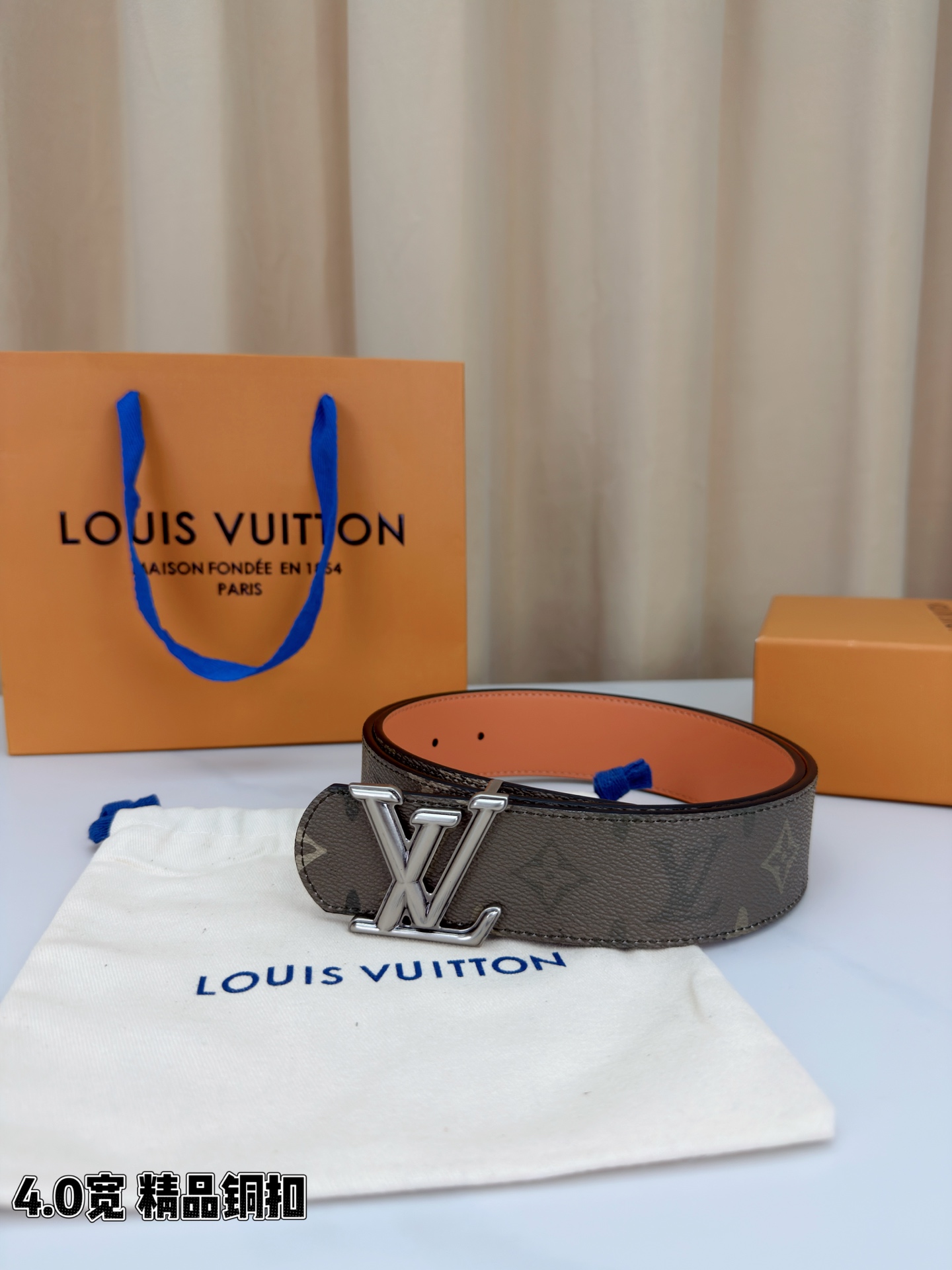 LV 4.0cm宽铜扣老花皮带，经典Monogram老花纹理质感拉满，4.0cm宽幅适配各类裤型，亮面/