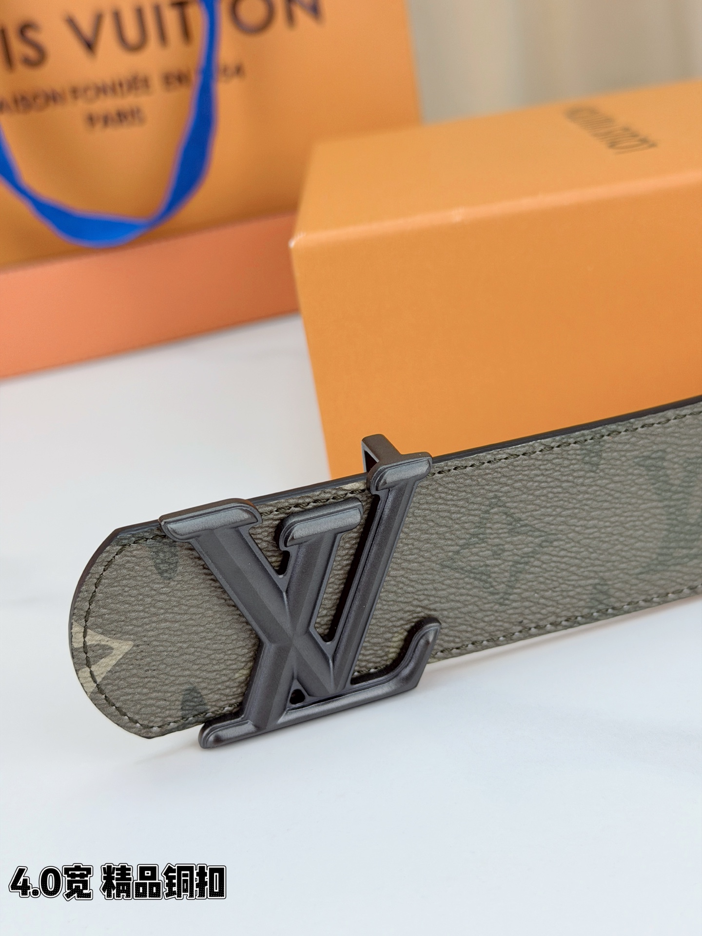 LV 4.0cm宽铜扣老花皮带，经典Monogram老花纹理质感拉满，4.0cm宽幅适配各类裤型，亮面/