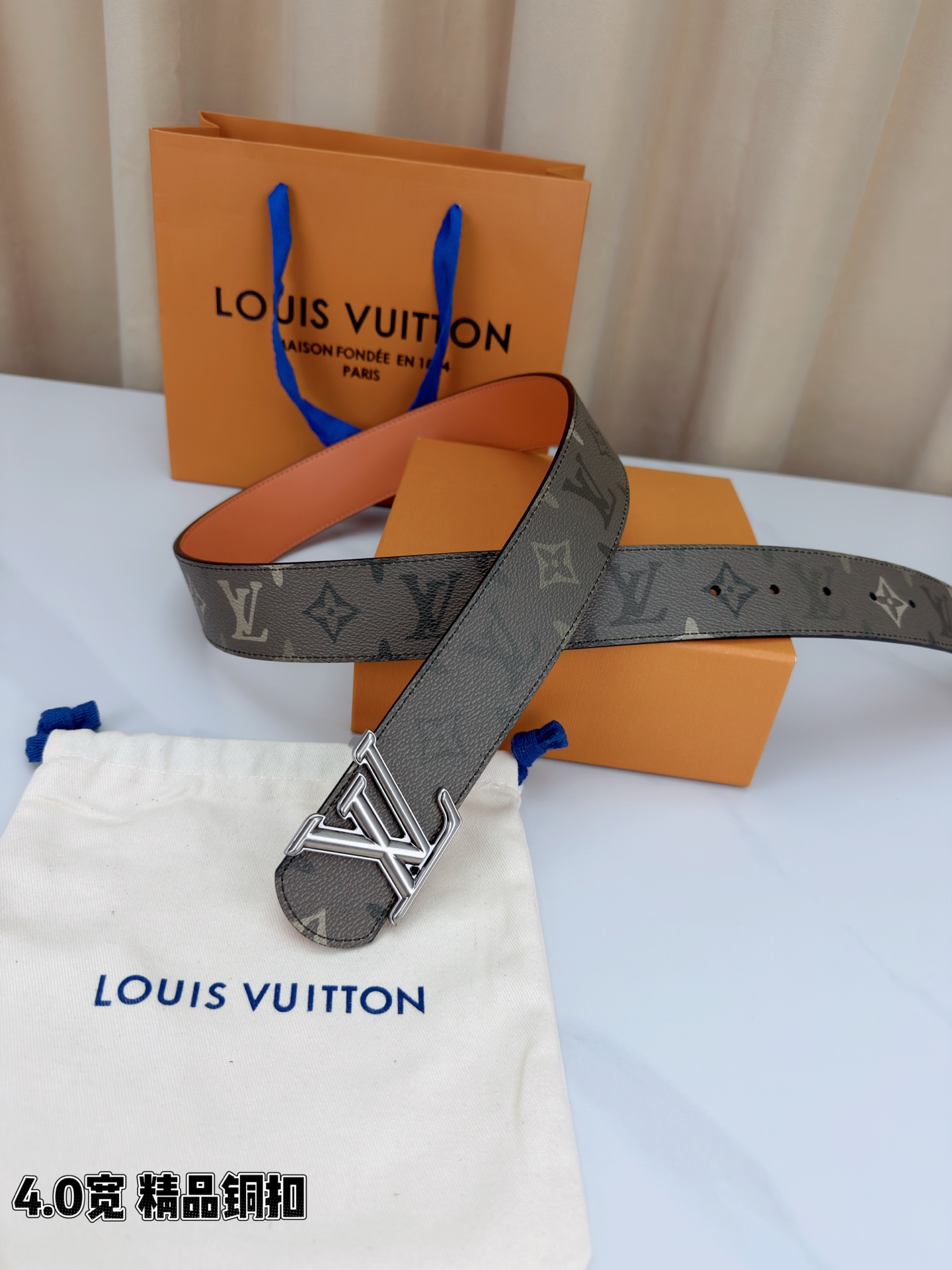 LV 4.0cm宽铜扣老花皮带，经典Monogram老花纹理质感拉满，4.0cm宽幅适配各类裤型，亮面/