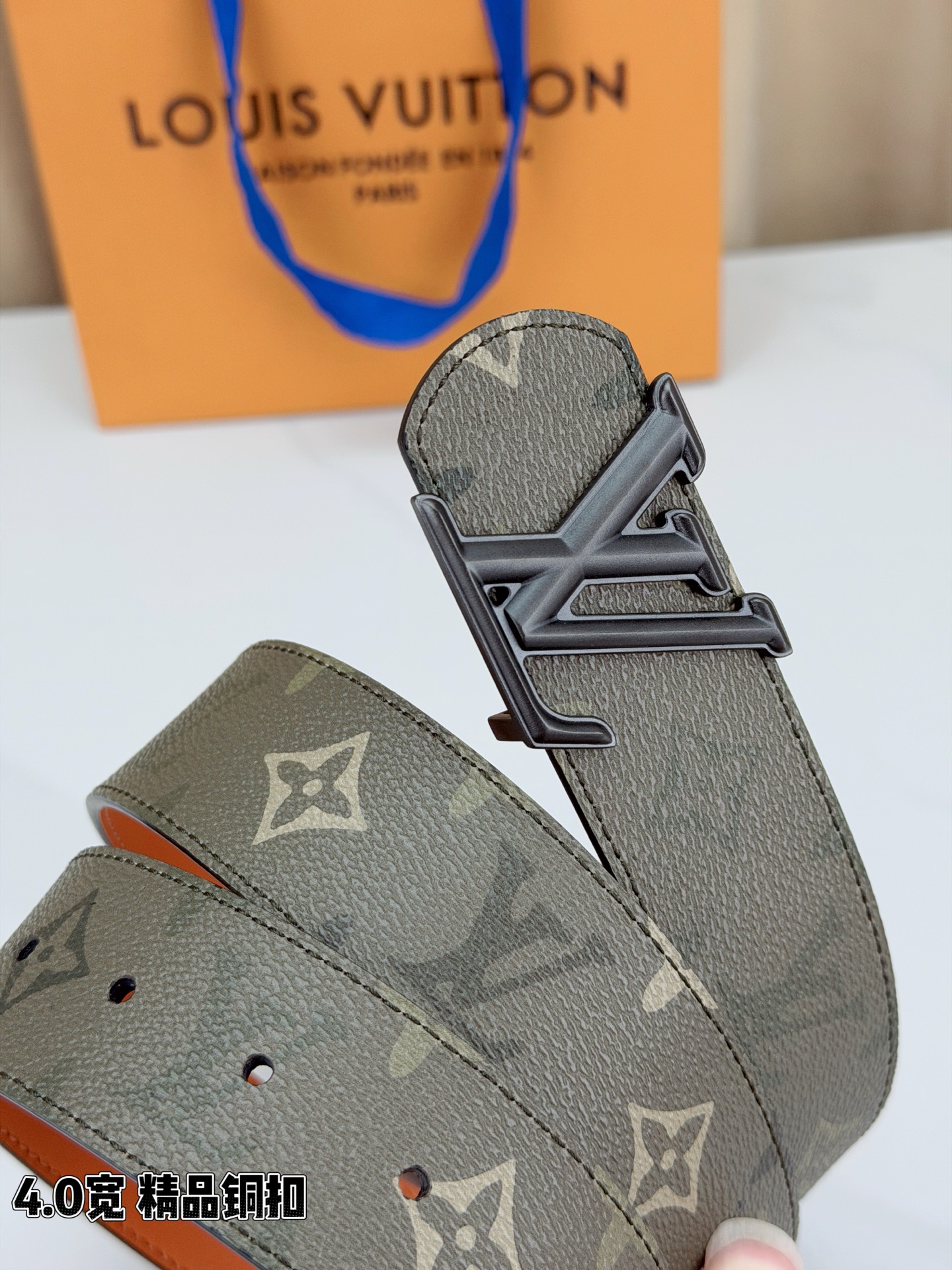 LV 4.0cm宽铜扣老花皮带，经典Monogram老花纹理质感拉满，4.0cm宽幅适配各类裤型，亮面/