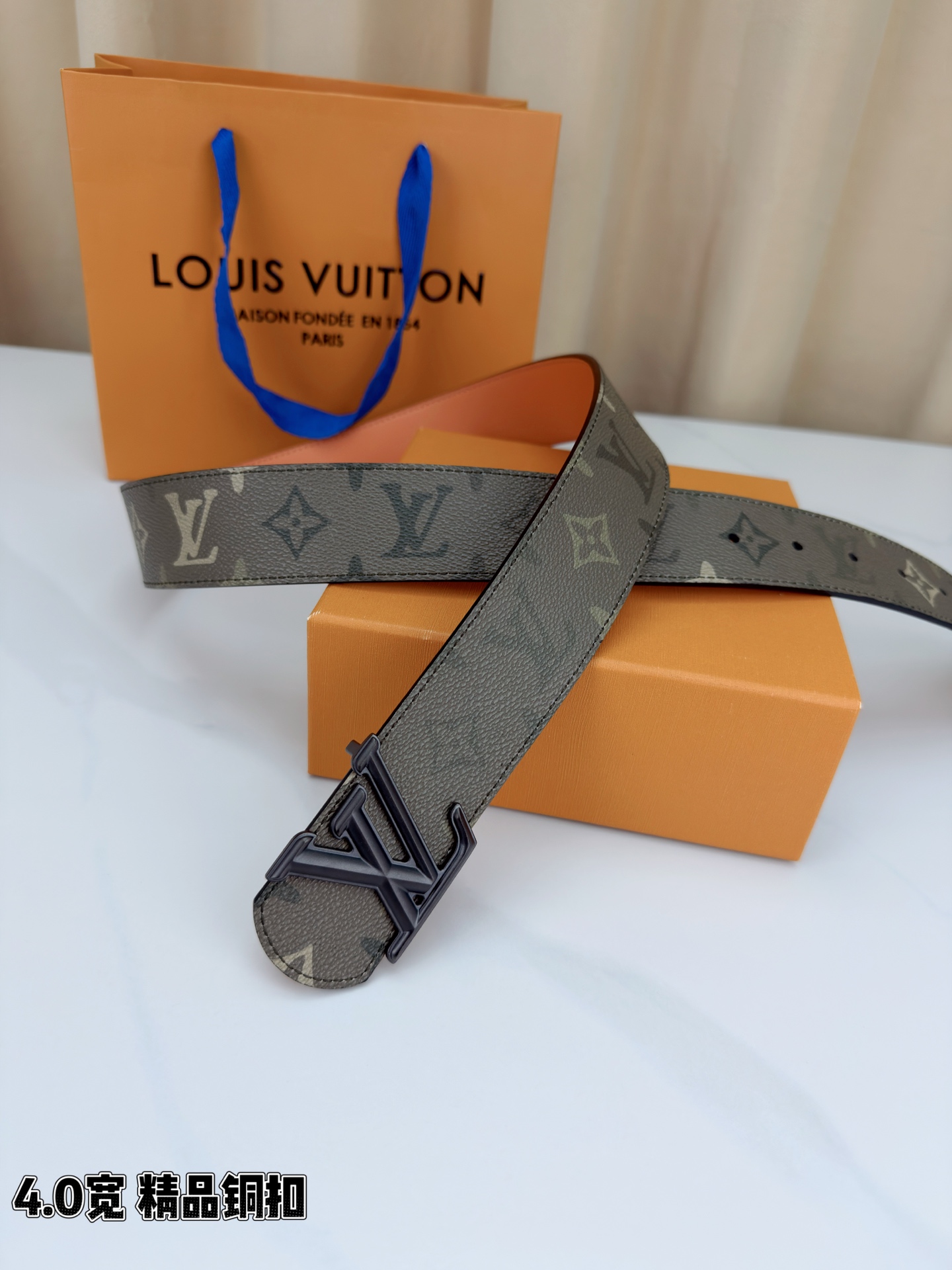 LV 4.0cm宽铜扣老花皮带，经典Monogram老花纹理质感拉满，4.0cm宽幅适配各类裤型，亮面/
