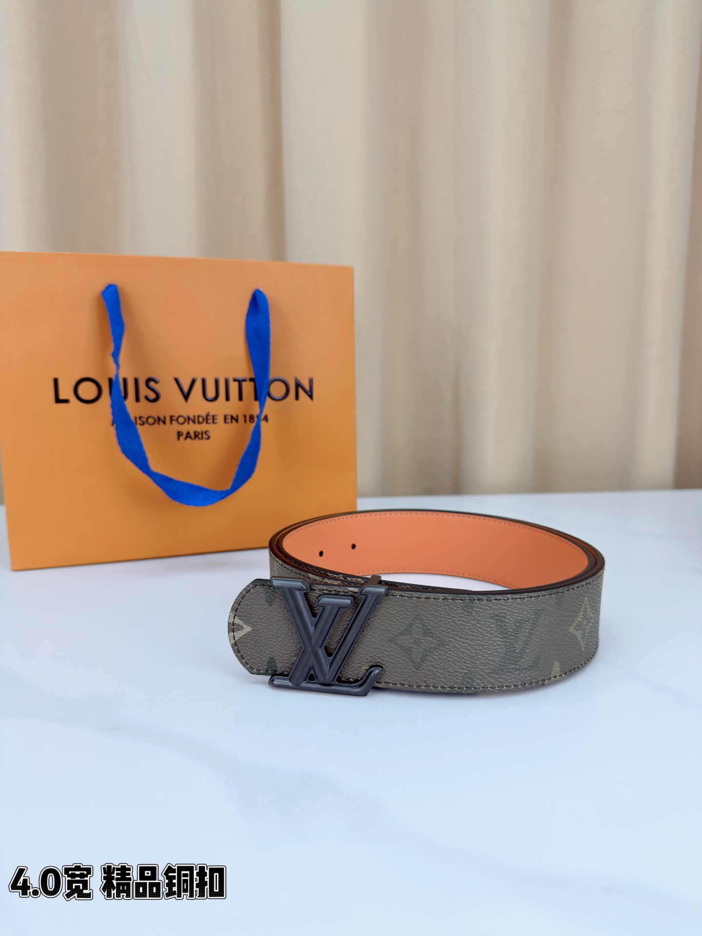 LV 4.0cm宽铜扣老花皮带，经典Monogram老花纹理质感拉满，4.0cm宽幅适配各类裤型，亮面/