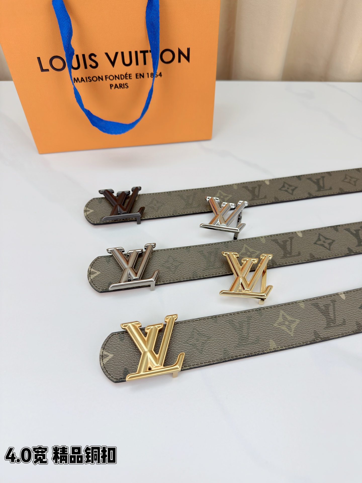 LV 4.0cm宽铜扣老花皮带，经典Monogram老花纹理质感拉满，4.0cm宽幅适配各类裤型，亮面/