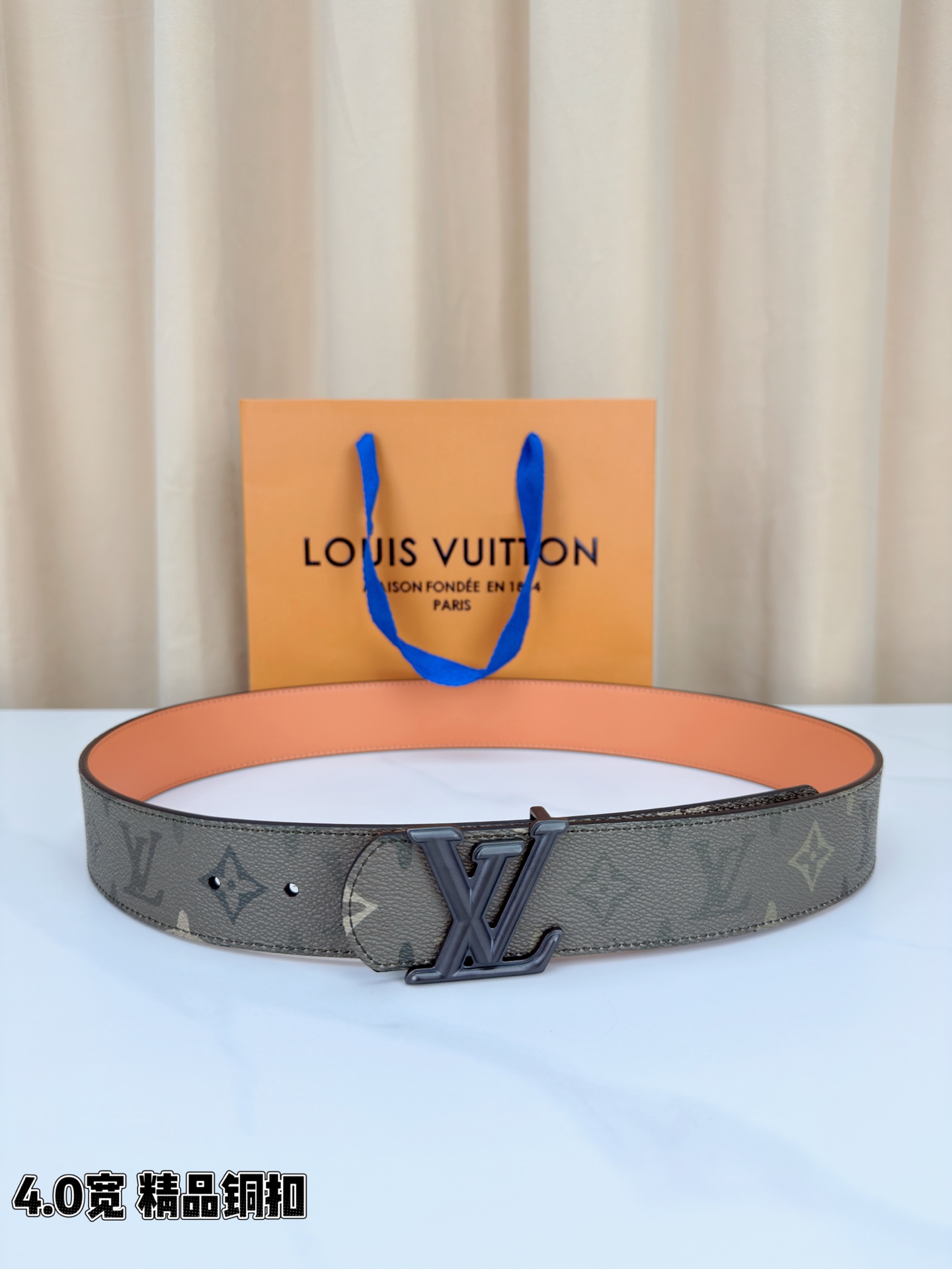 LV 4.0cm宽铜扣老花皮带，经典Monogram老花纹理质感拉满，4.0cm宽幅适配各类裤型，亮面/