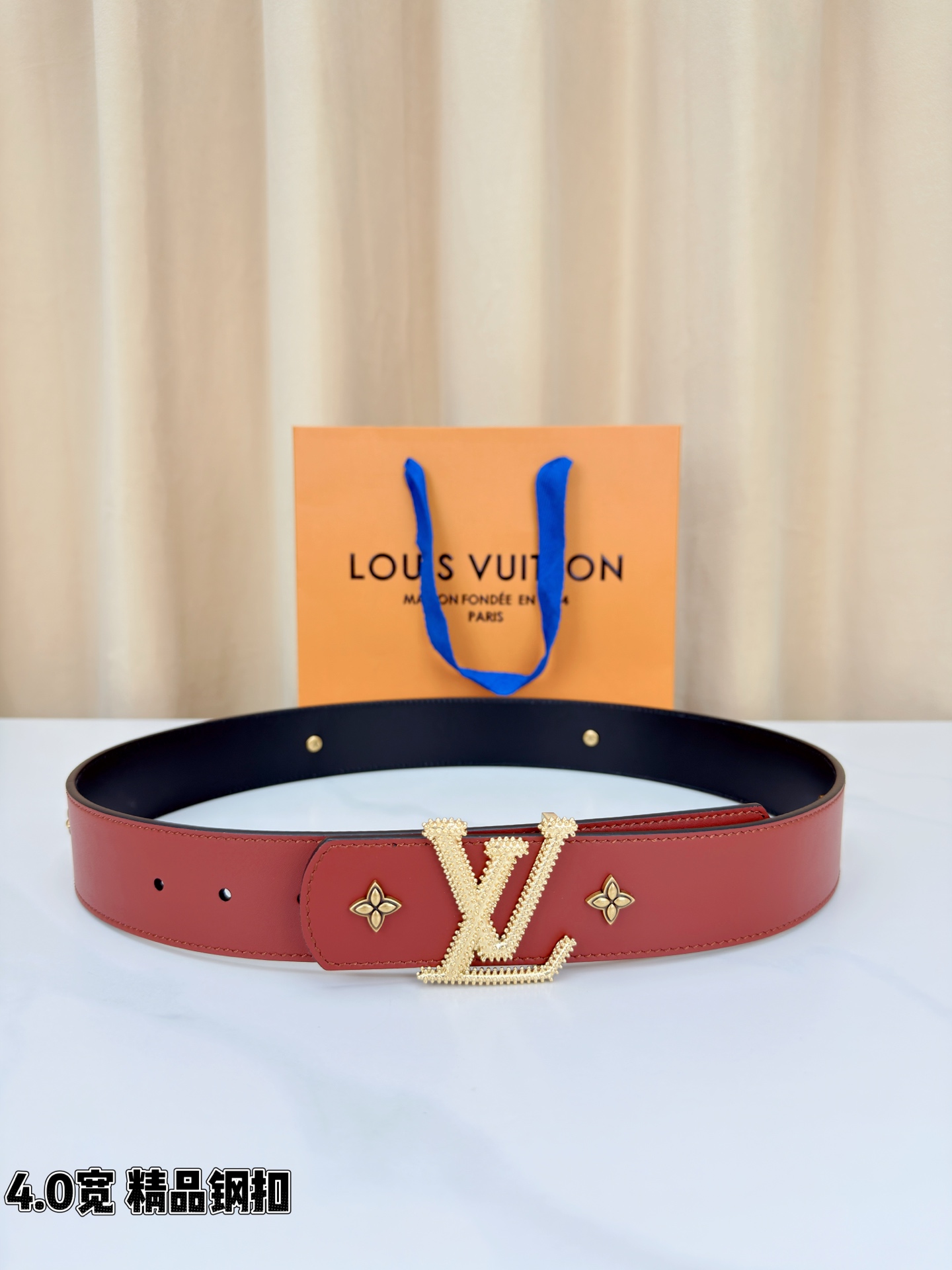 LV Dimension Drift Flower Studs 40 毫米双面腰带，两面皆为皮革，简洁廓