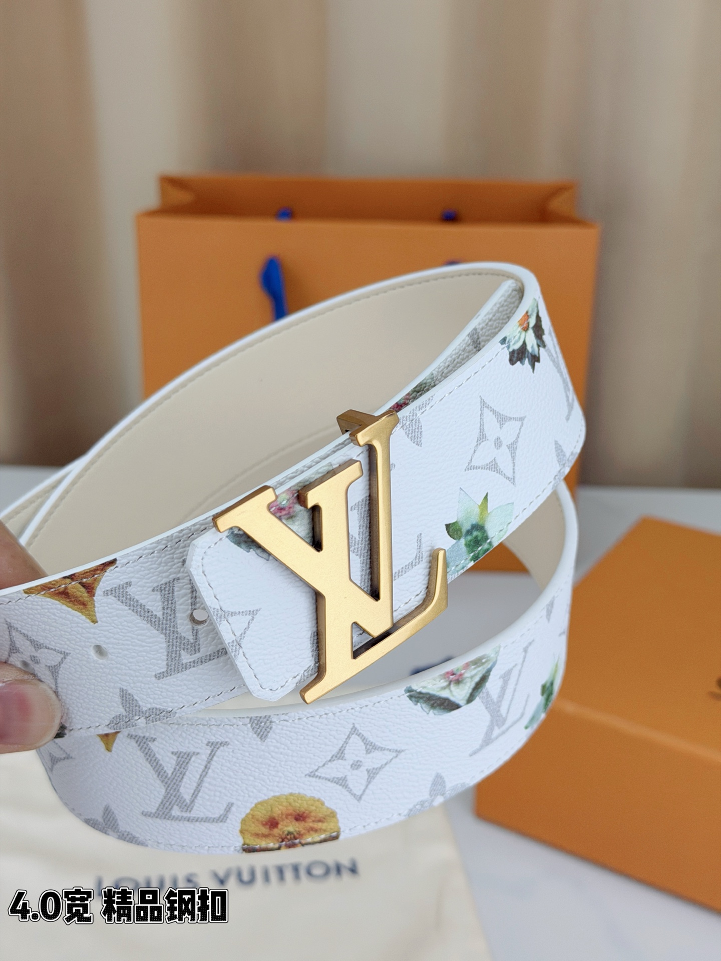 4.0宽 LV Initiales Monogram Flower 双面腰带以 Monogram 印花和