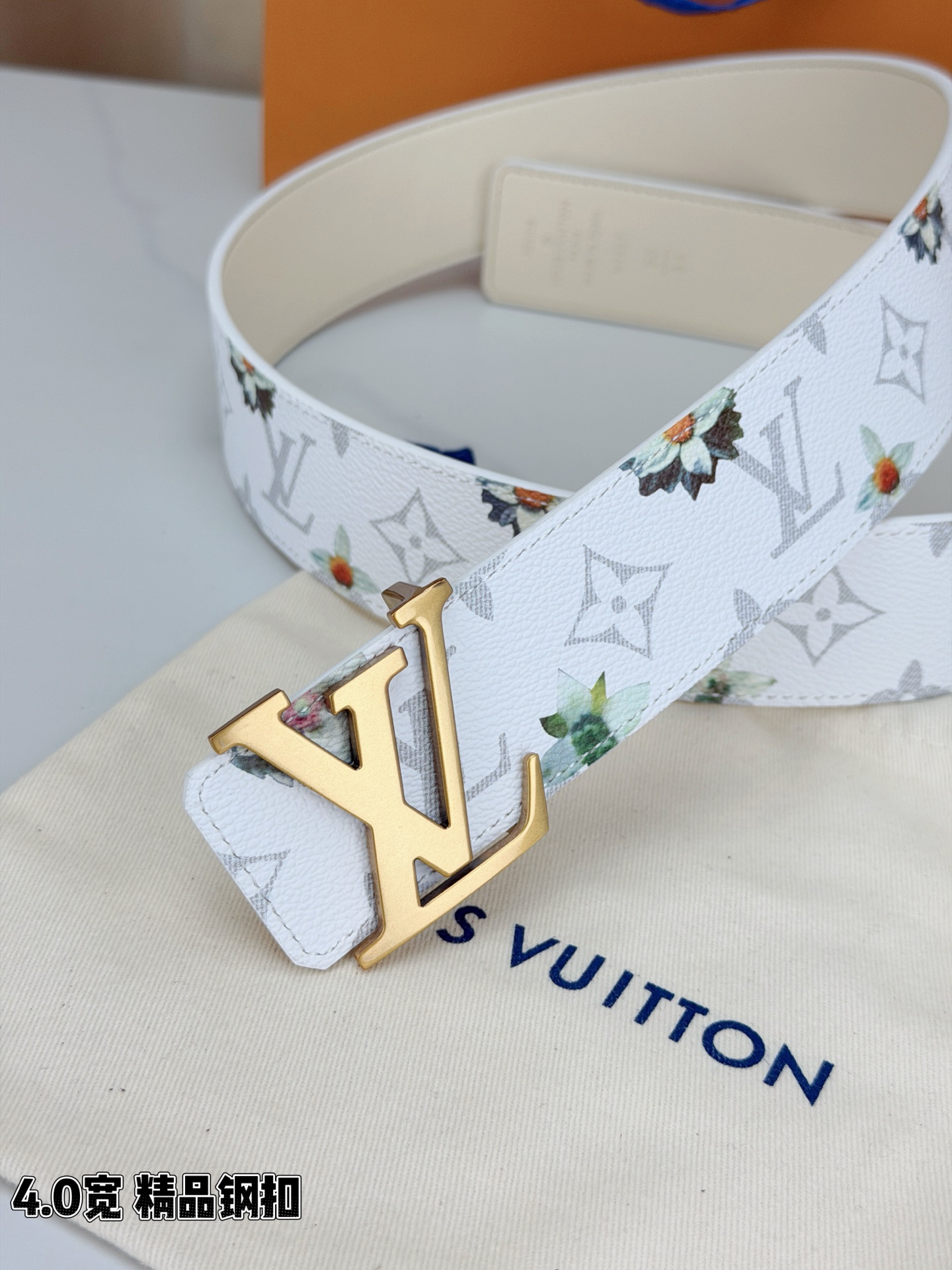 4.0宽 LV Initiales Monogram Flower 双面腰带以 Monogram 印花和