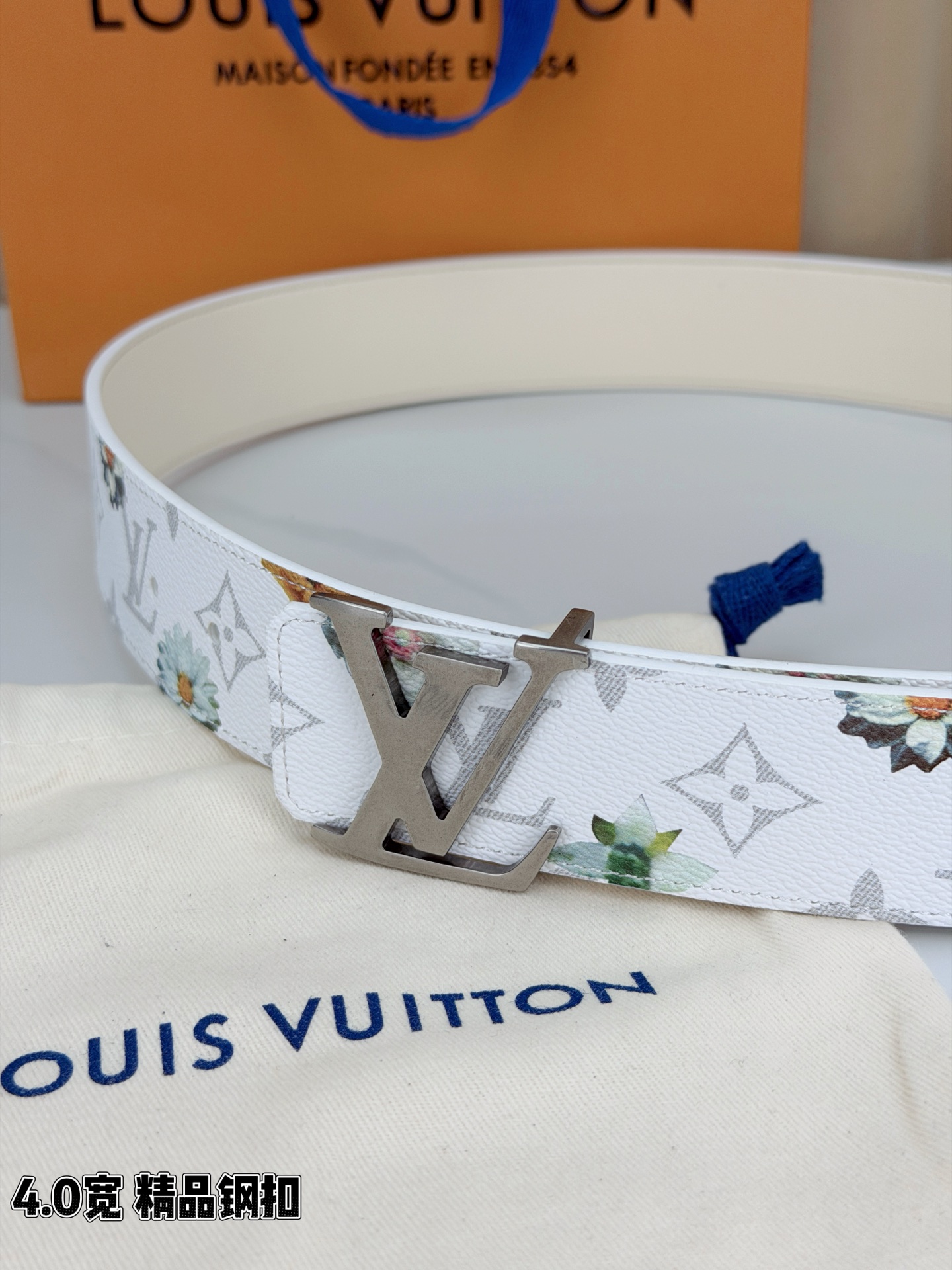 4.0宽 LV Initiales Monogram Flower 双面腰带以 Monogram 印花和