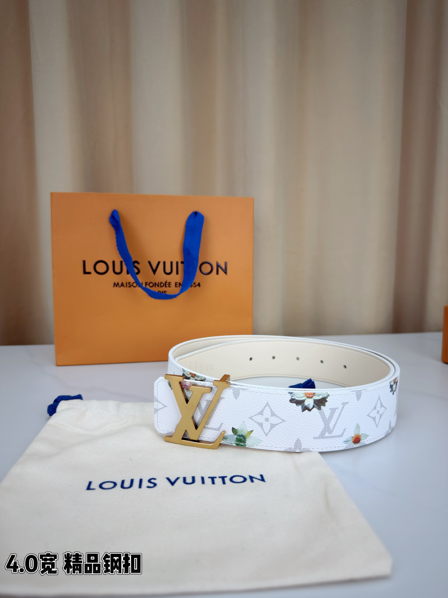 4.0宽 LV Initiales Monogram Flower 双面腰带以 Monogram 印花和