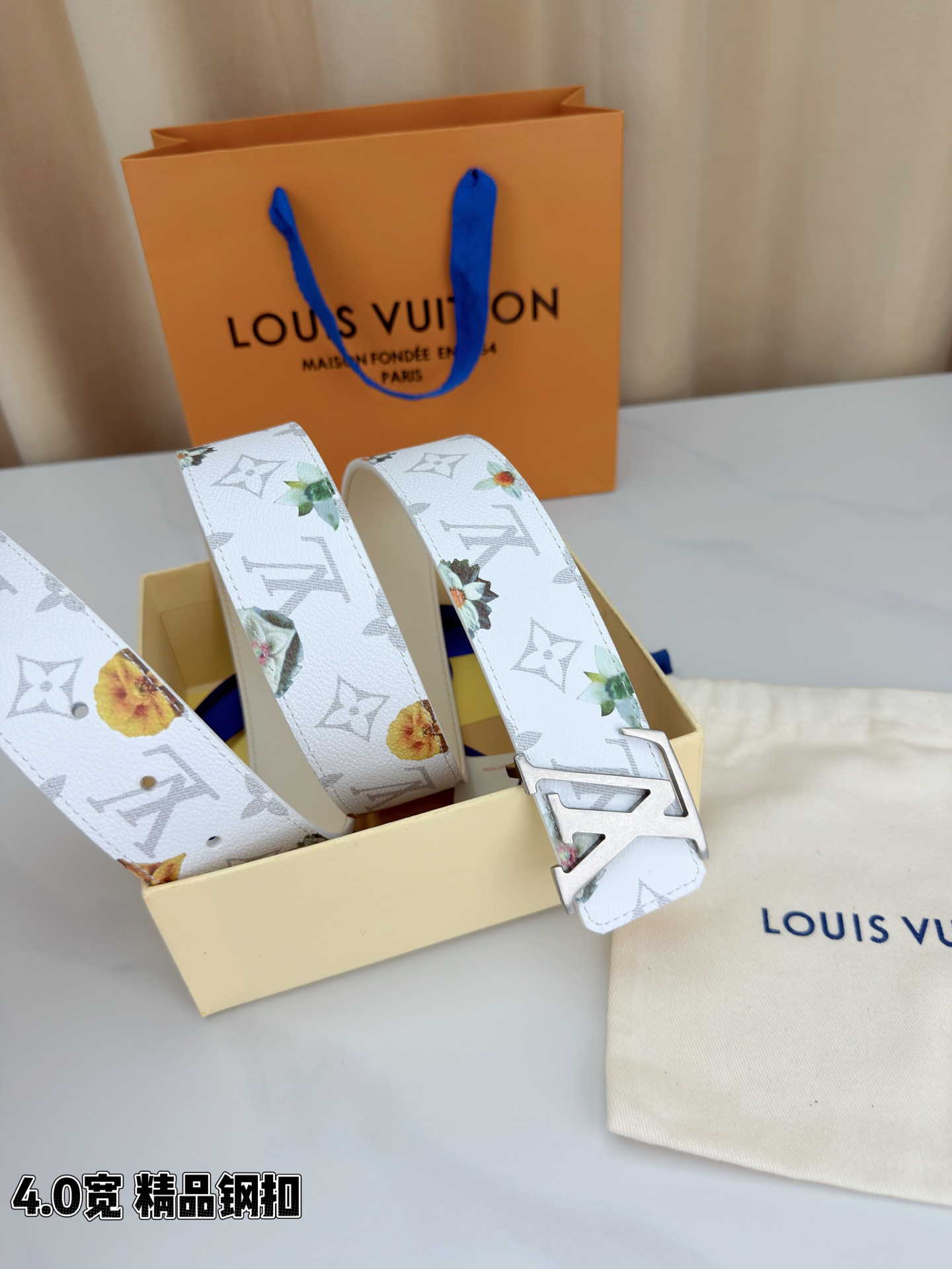 4.0宽 LV Initiales Monogram Flower 双面腰带以 Monogram 印花和