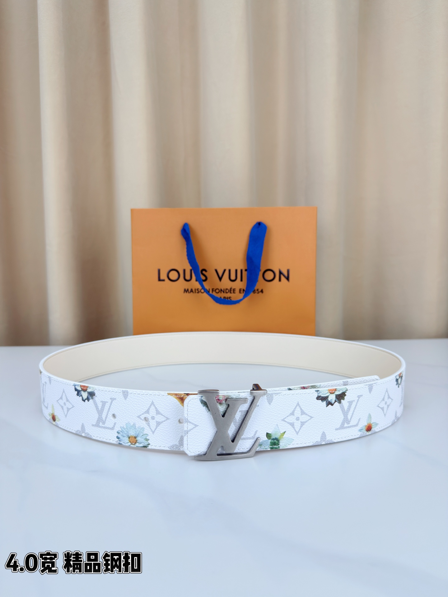 4.0宽 LV Initiales Monogram Flower 双面腰带以 Monogram 印花和