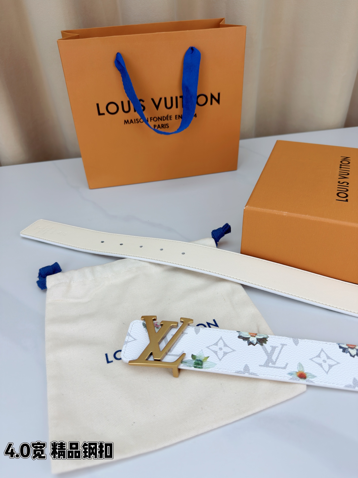 4.0宽 LV Initiales Monogram Flower 双面腰带以 Monogram 印花和