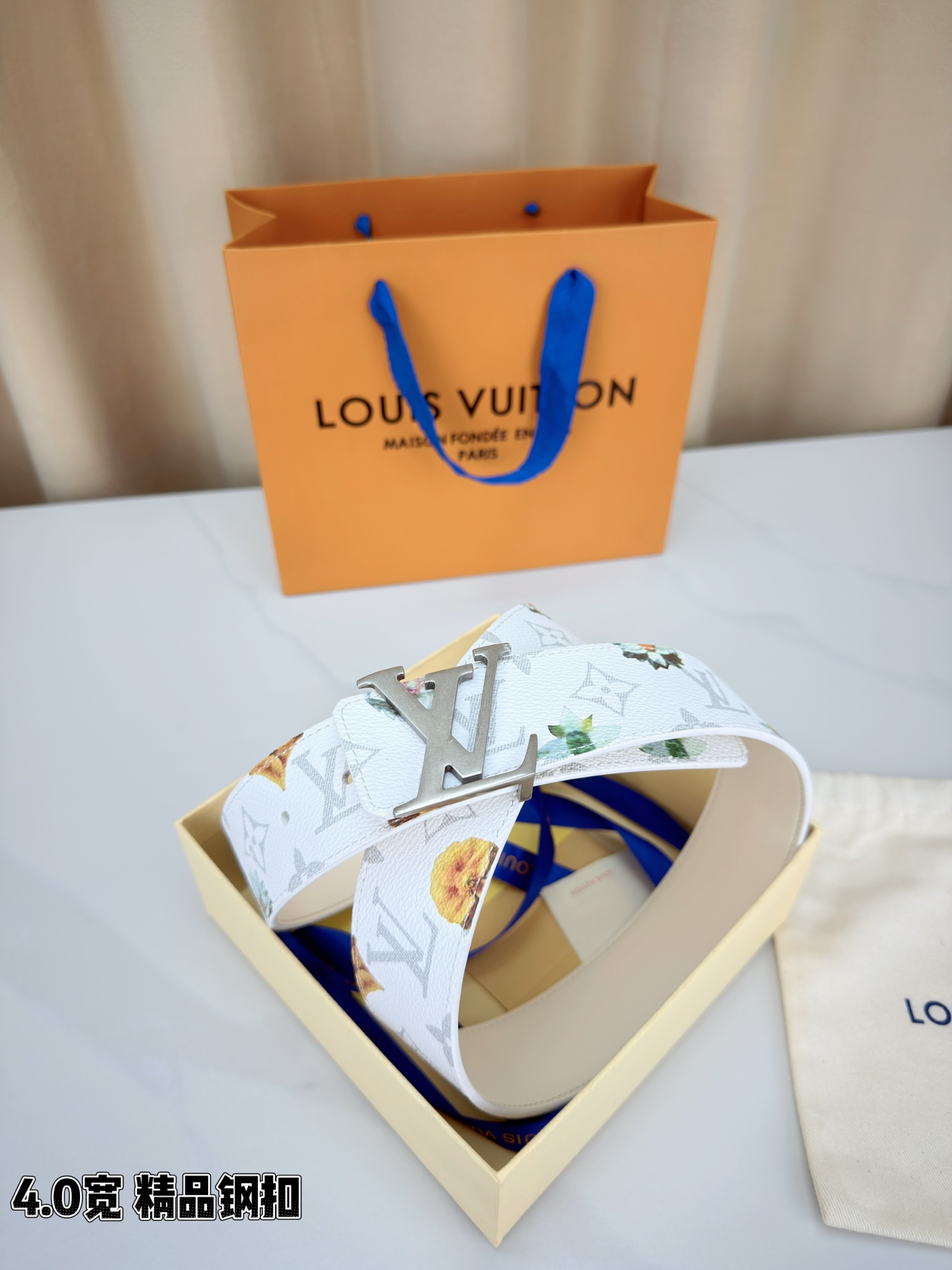 4.0宽 LV Initiales Monogram Flower 双面腰带以 Monogram 印花和
