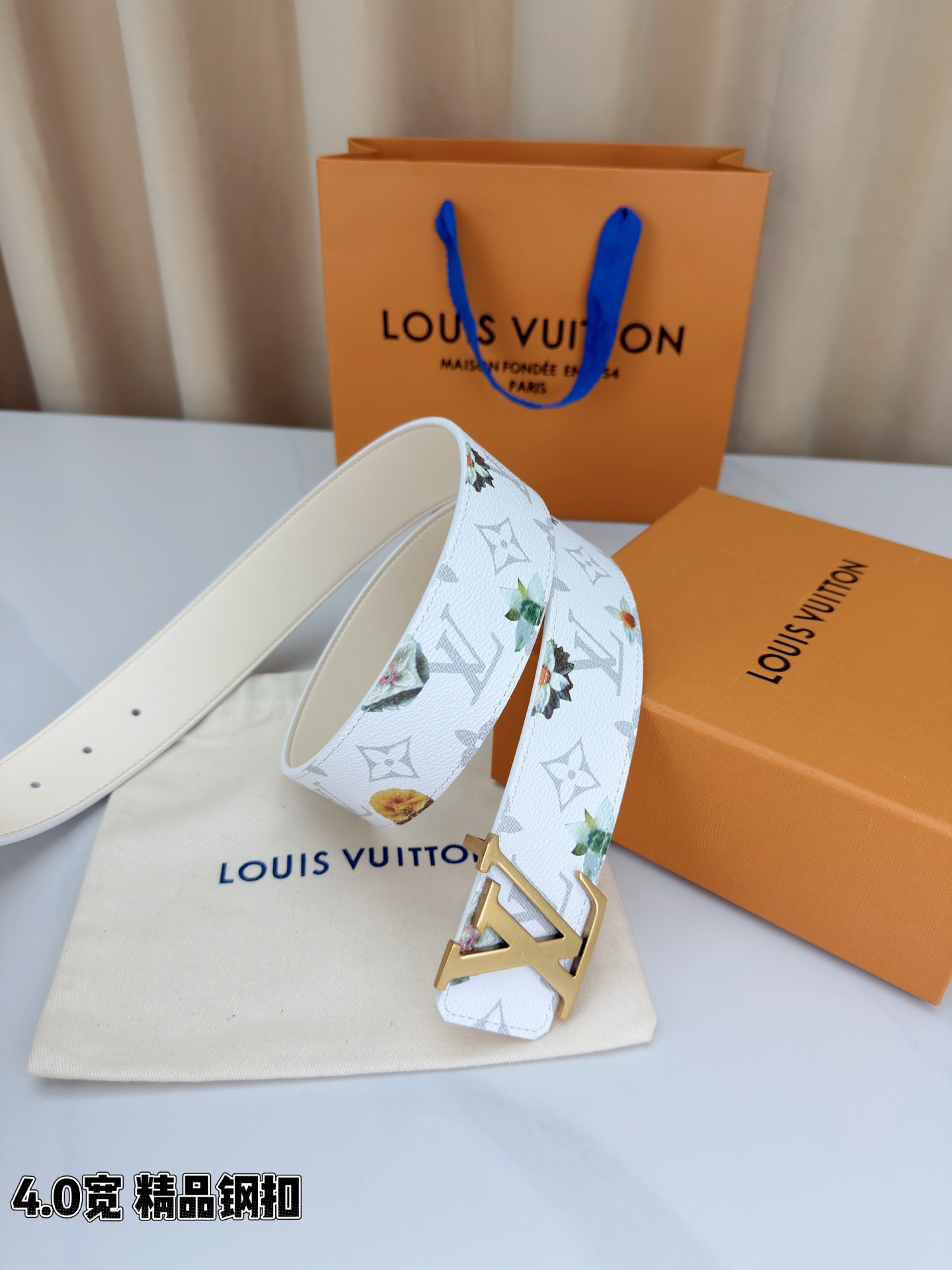 4.0宽 LV Initiales Monogram Flower 双面腰带以 Monogram 印花和